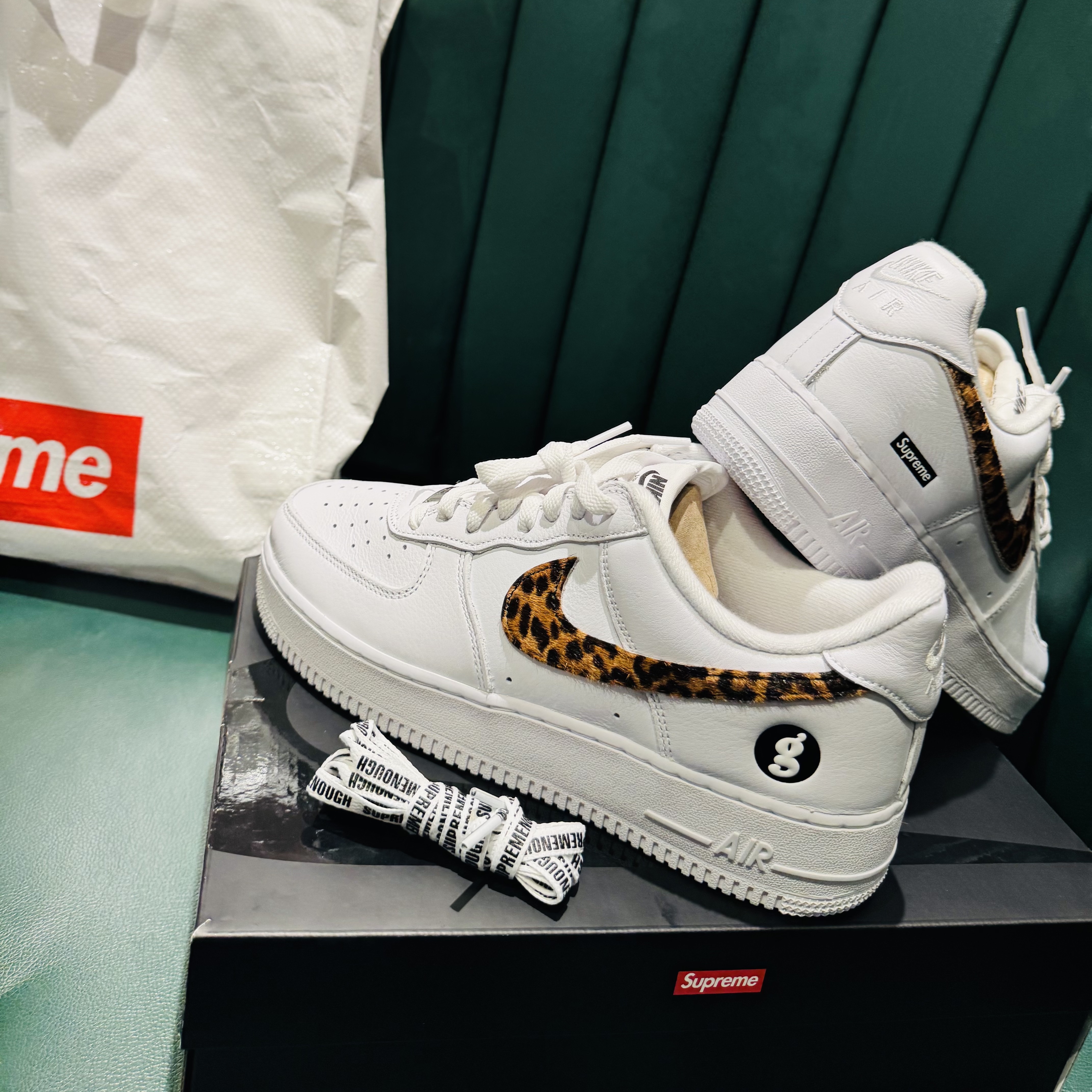 Nike x Supreme x GOODENOUGH Air Force 1 Low White - 25SS 착용 스타일 - 1