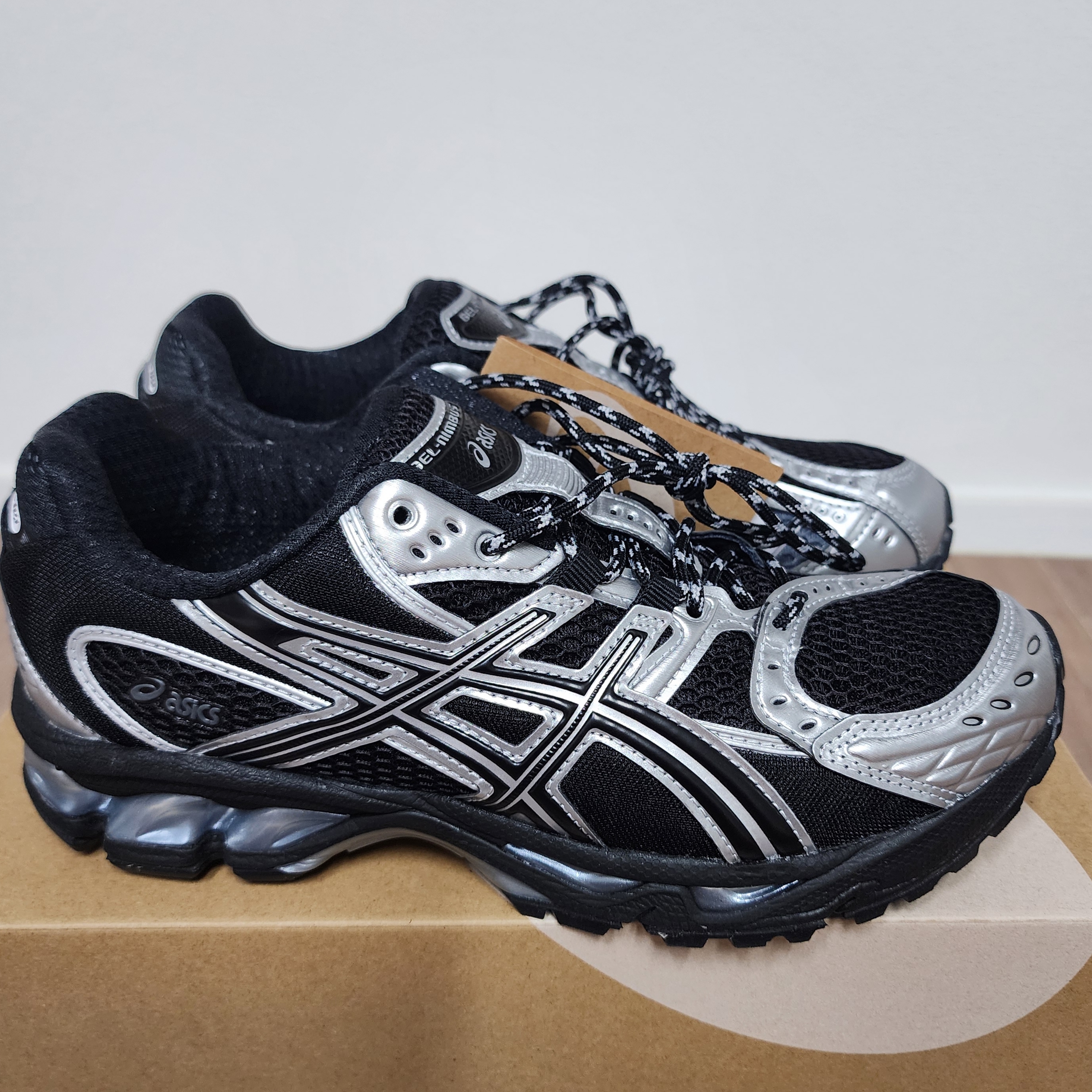 Asics Gel-Nimbus 10.1 Black Pure Silver - Korea Exclusive 착용 스타일 - 2