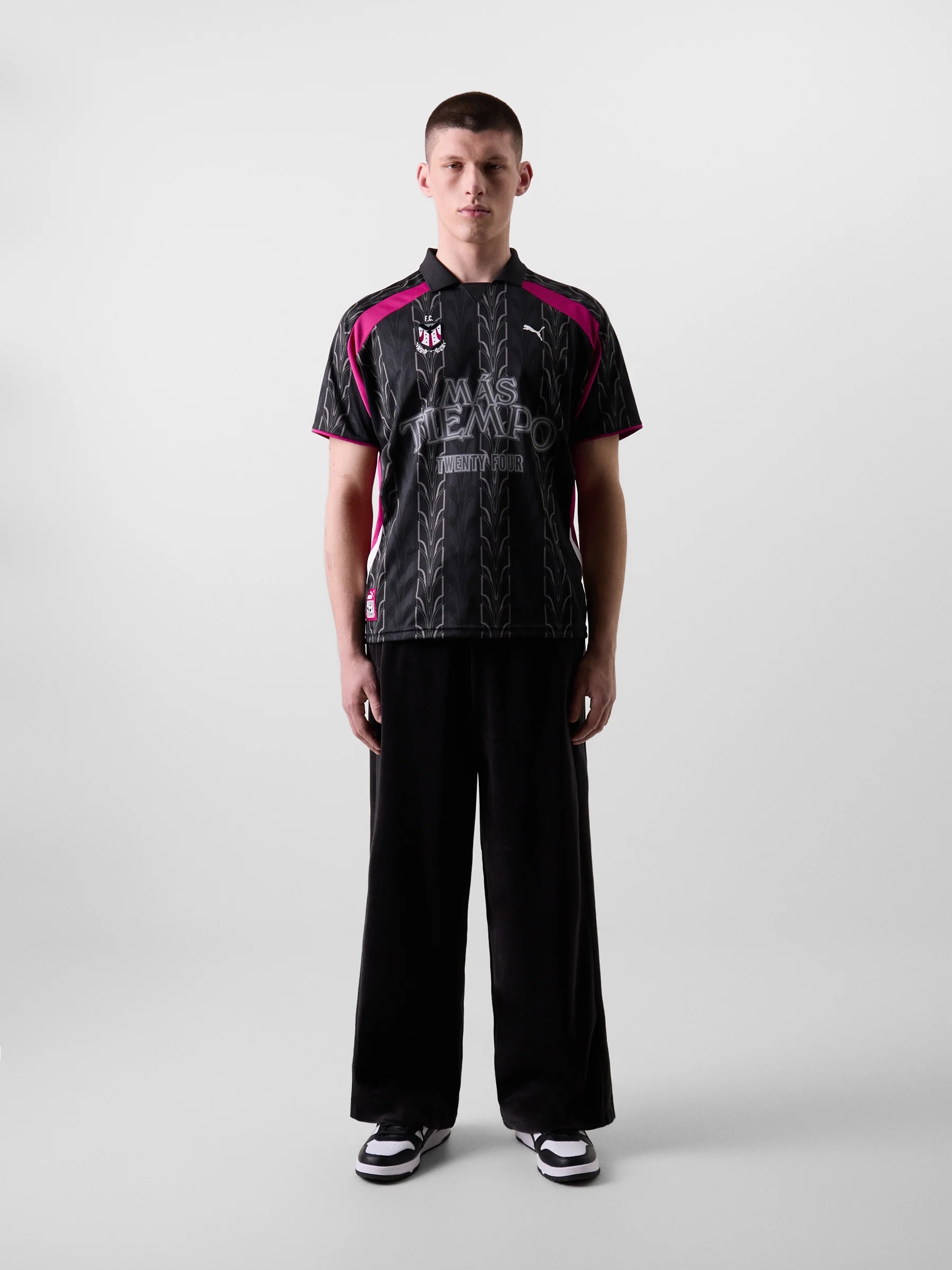 Puma x Mas Tiempo Jersey Black 착용 스타일