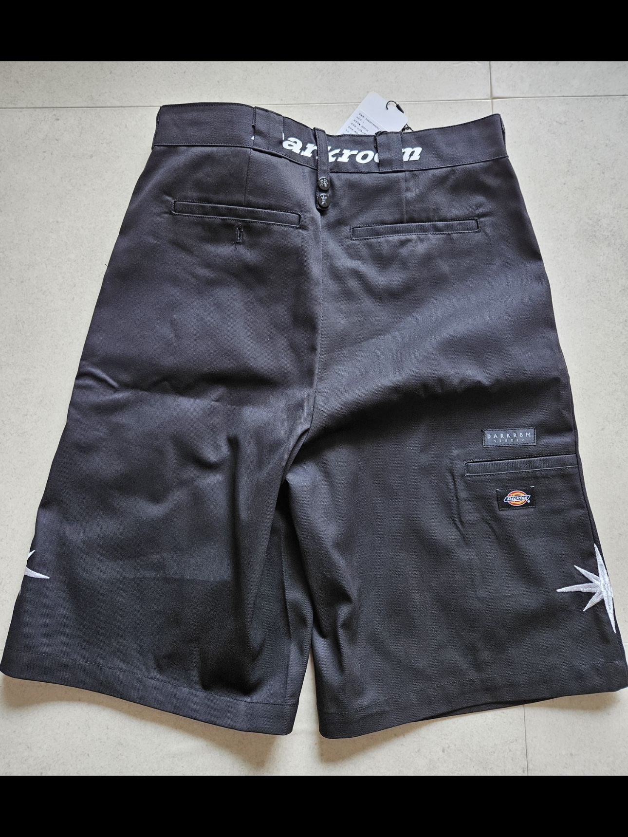 Dickies x Darkr8m Studio 42283 Work Shorts Black 착용 스타일 - 2