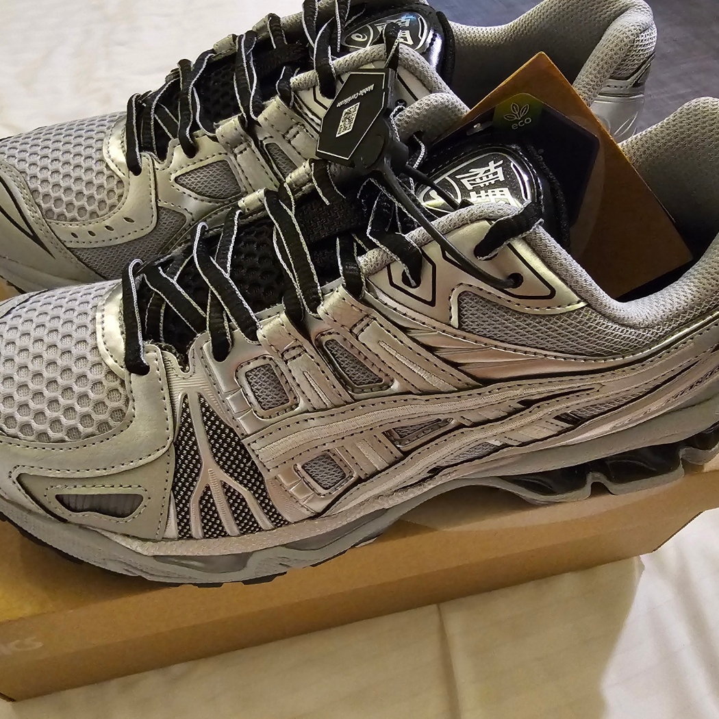Asics Gel-Kayano Legacy Pure Silver 착용 스타일 - 1