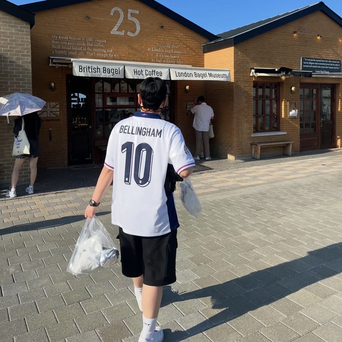 Nike England 2024/25 Dri-Fit Stadium Home Replica Jersey White Blue Void (Non Marking Ver.), Nike x Supreme Air Force 1 Low White 착용 스타일