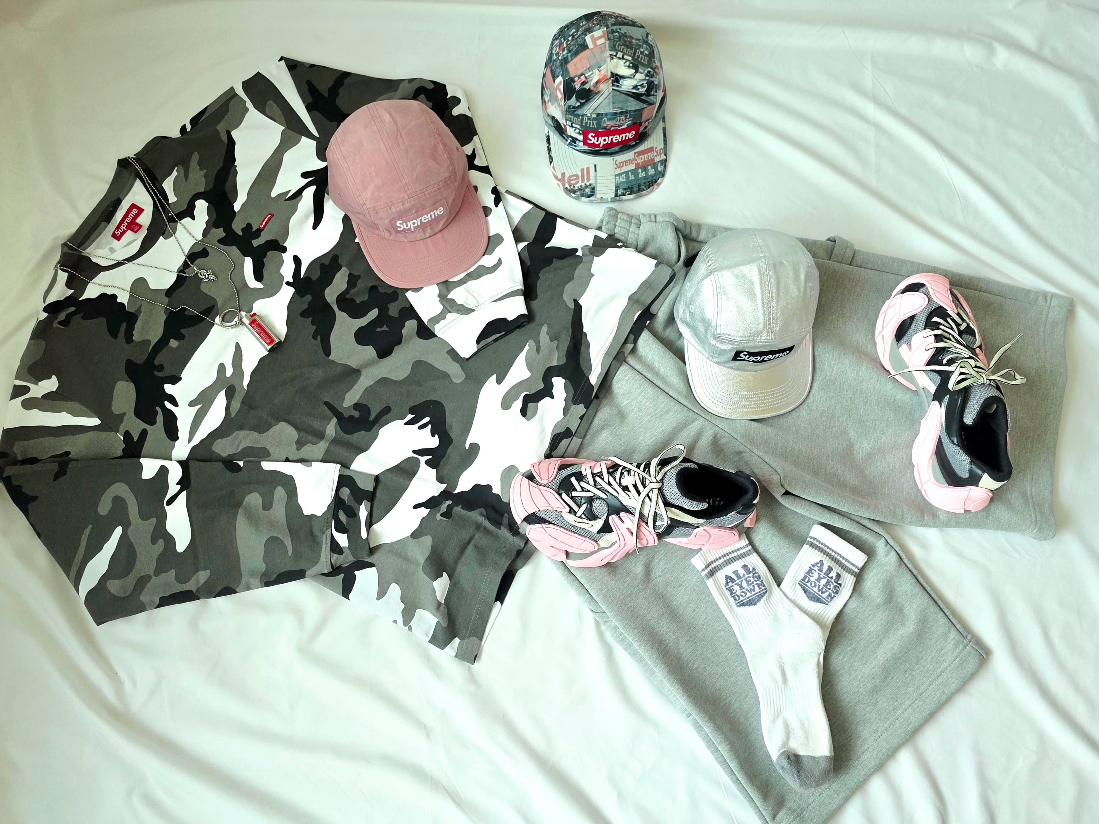 Supreme Small Box L/S T-Shirt Snow Camo - 25SS, MJD Wide Carpenter Bermuda Shorts Melange Grey 착용 스타일 - 2