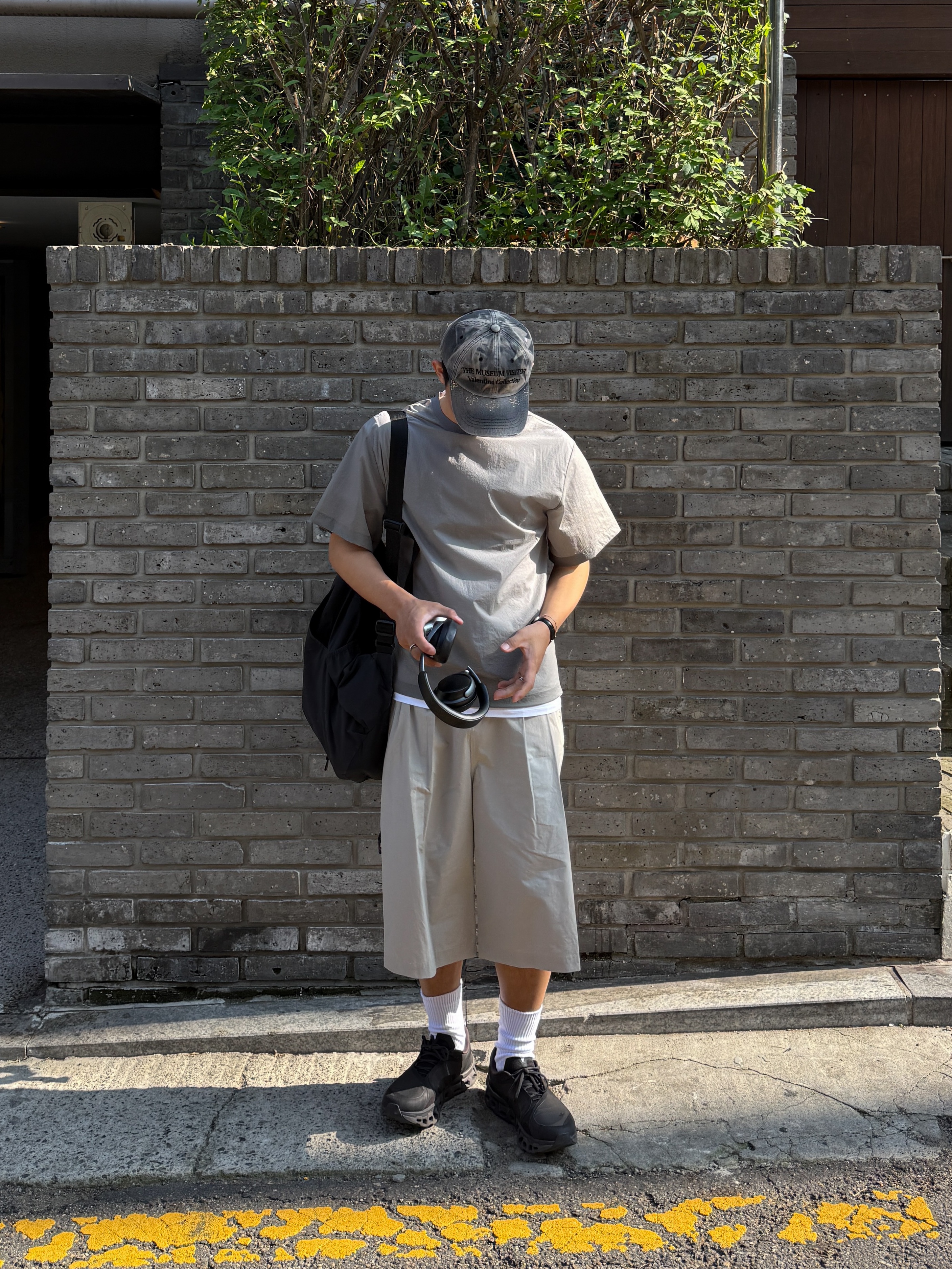 On Running x Post Archive Faction (Paf) Cloudmonster 2 Thorn Brown, BOSE QC Ultra Black (Korean Ver.) 착용 스타일 - 1