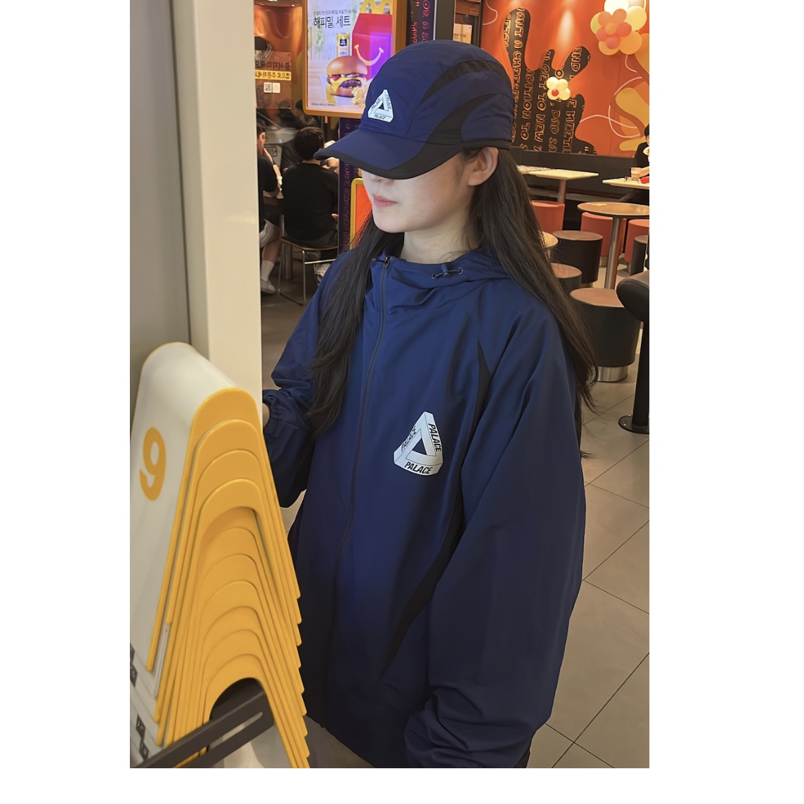 Palace P-Track Jacket Navy - 25SS, Palace Tri Strike Shell Runner Navy - 25SS 착용 스타일