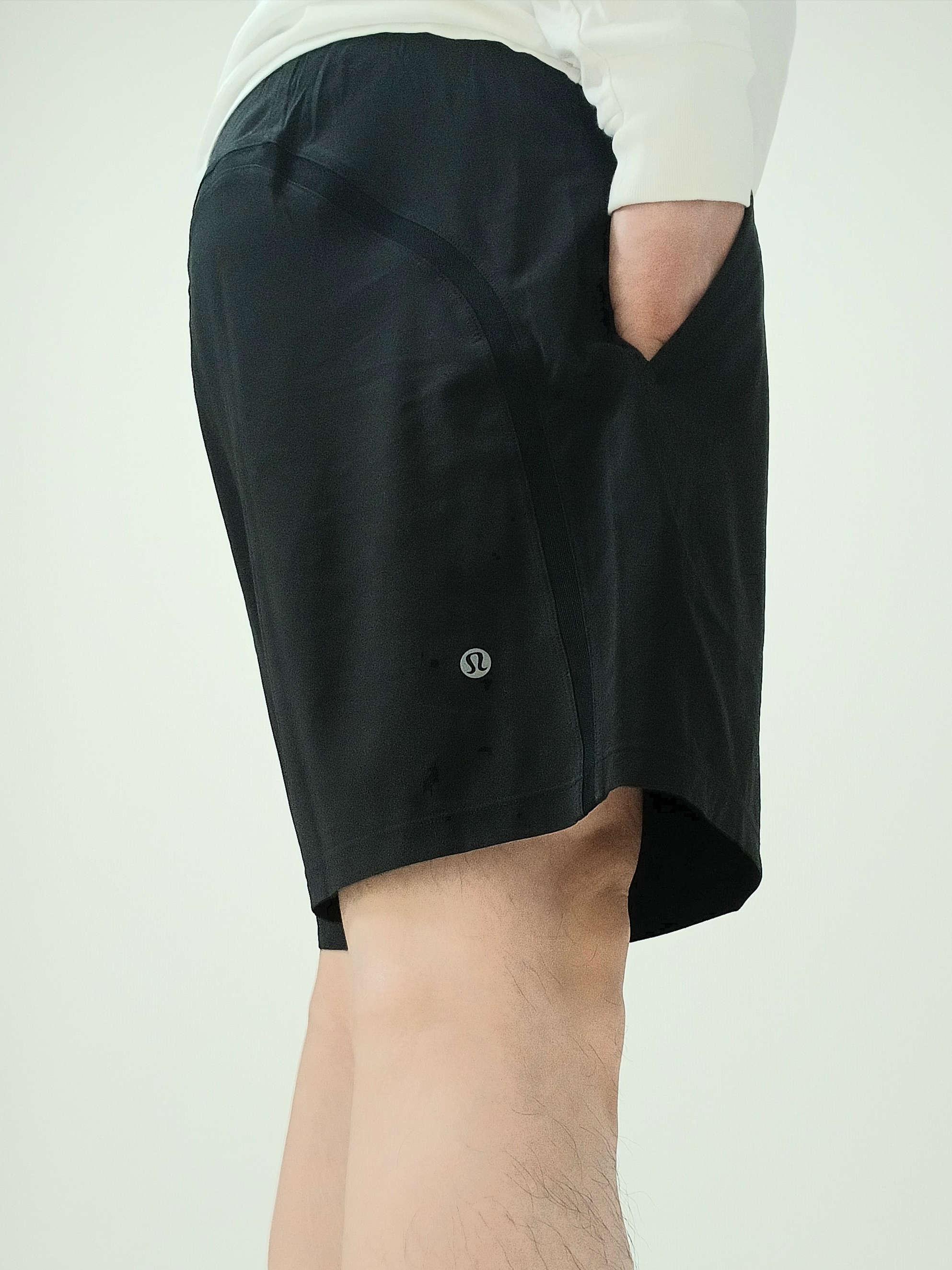 Arc'teryx Arc'Multi Bird Logo LS T-Shirt White Light, Arc'teryx Gamma Quick Dry Shorts 9 Inch Black 착용 스타일 - 4