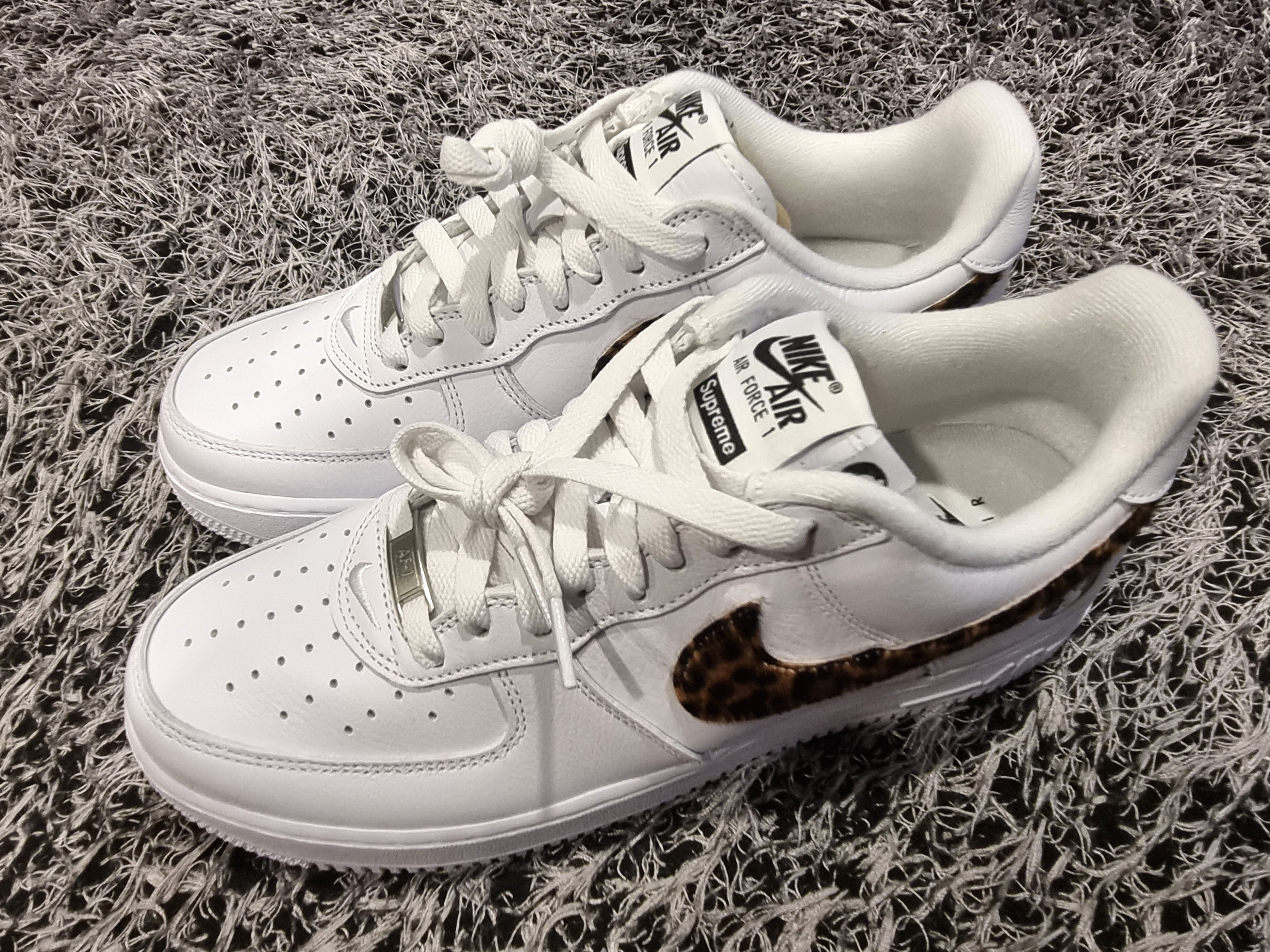 Nike x Supreme x GOODENOUGH Air Force 1 Low White - 25SS 착용 스타일 - 1