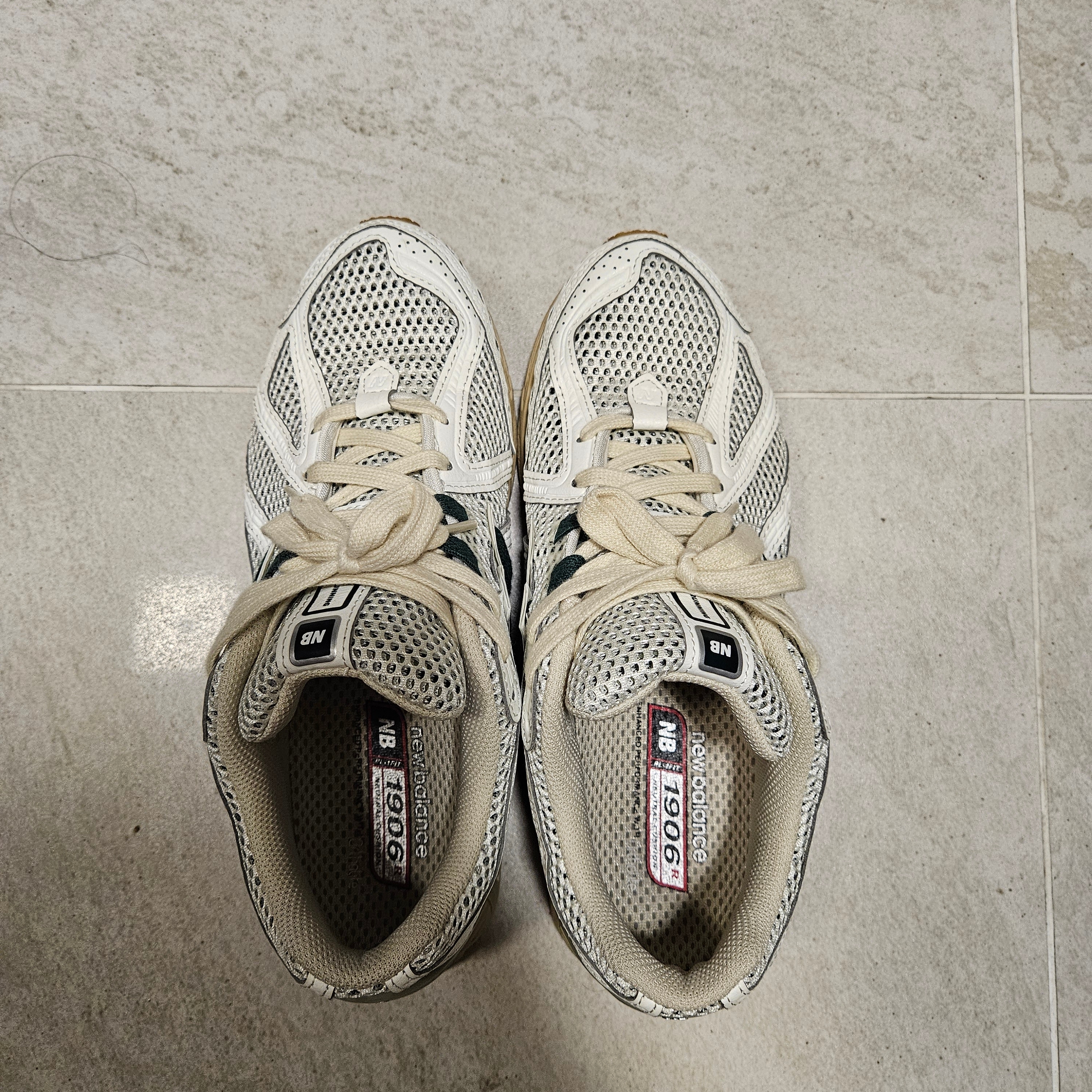 New Balance 1906R Silver Green 착용 스타일