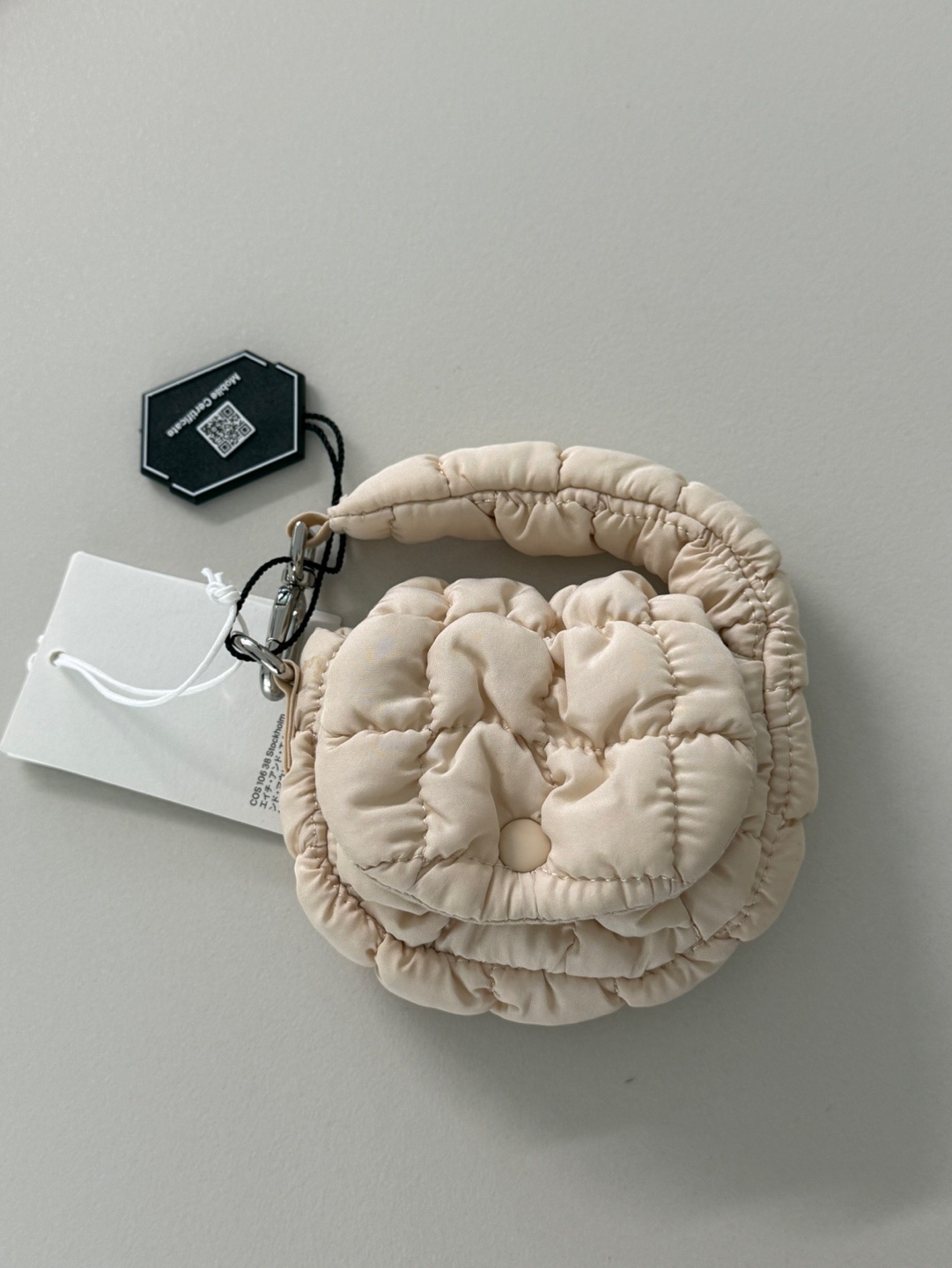 COS Quilted Nano Bag Beige 착용 스타일