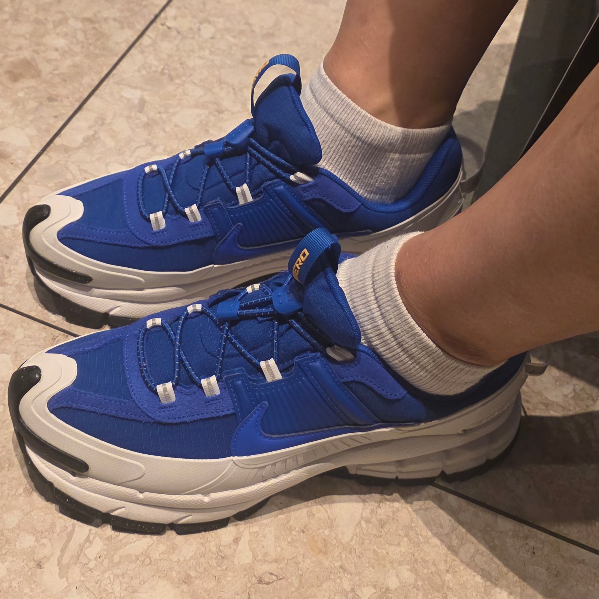 Nike Zoom Vomero Roam Racer Blue Summit White 착용 스타일