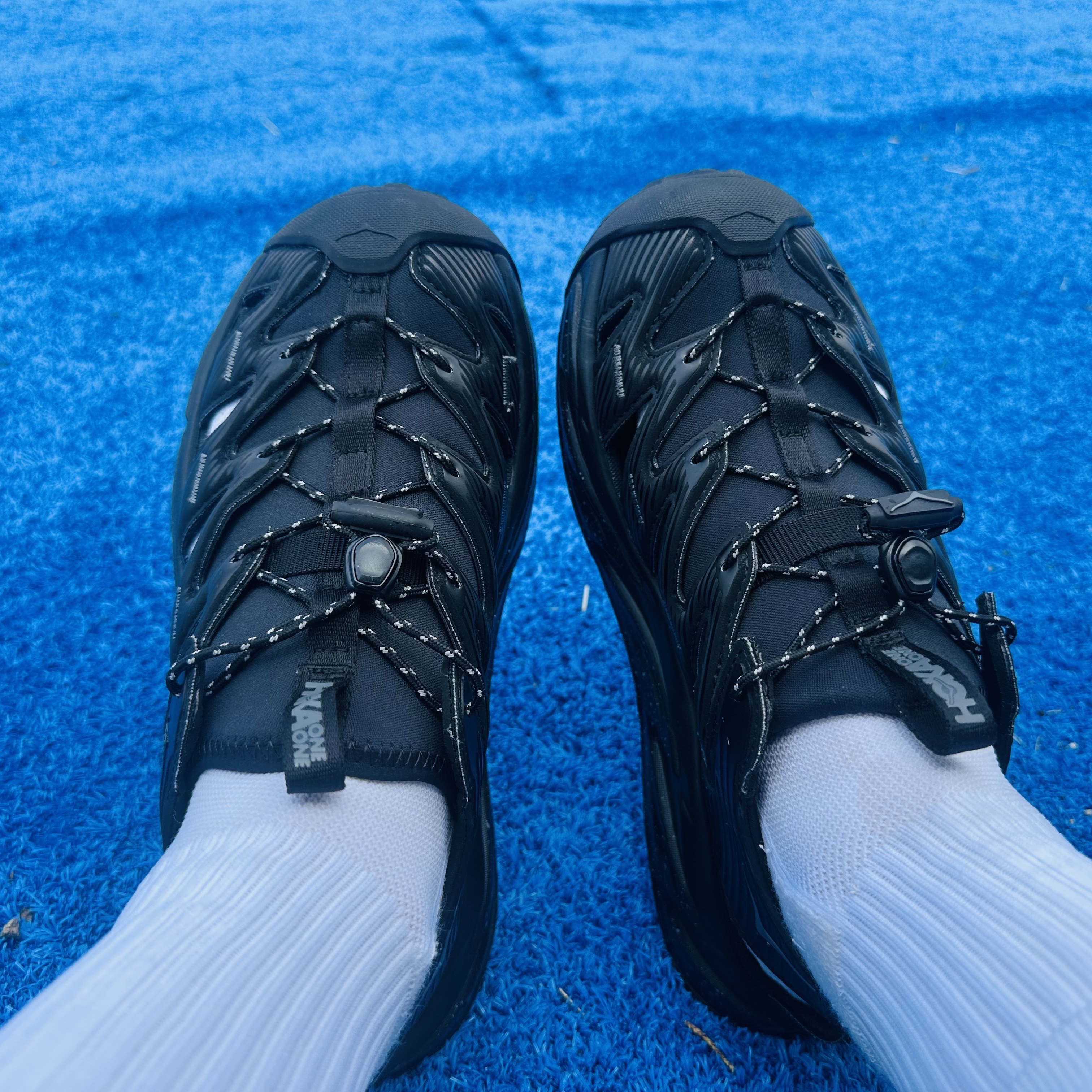 Hoka Hopara Black Castle Rock 착용 스타일