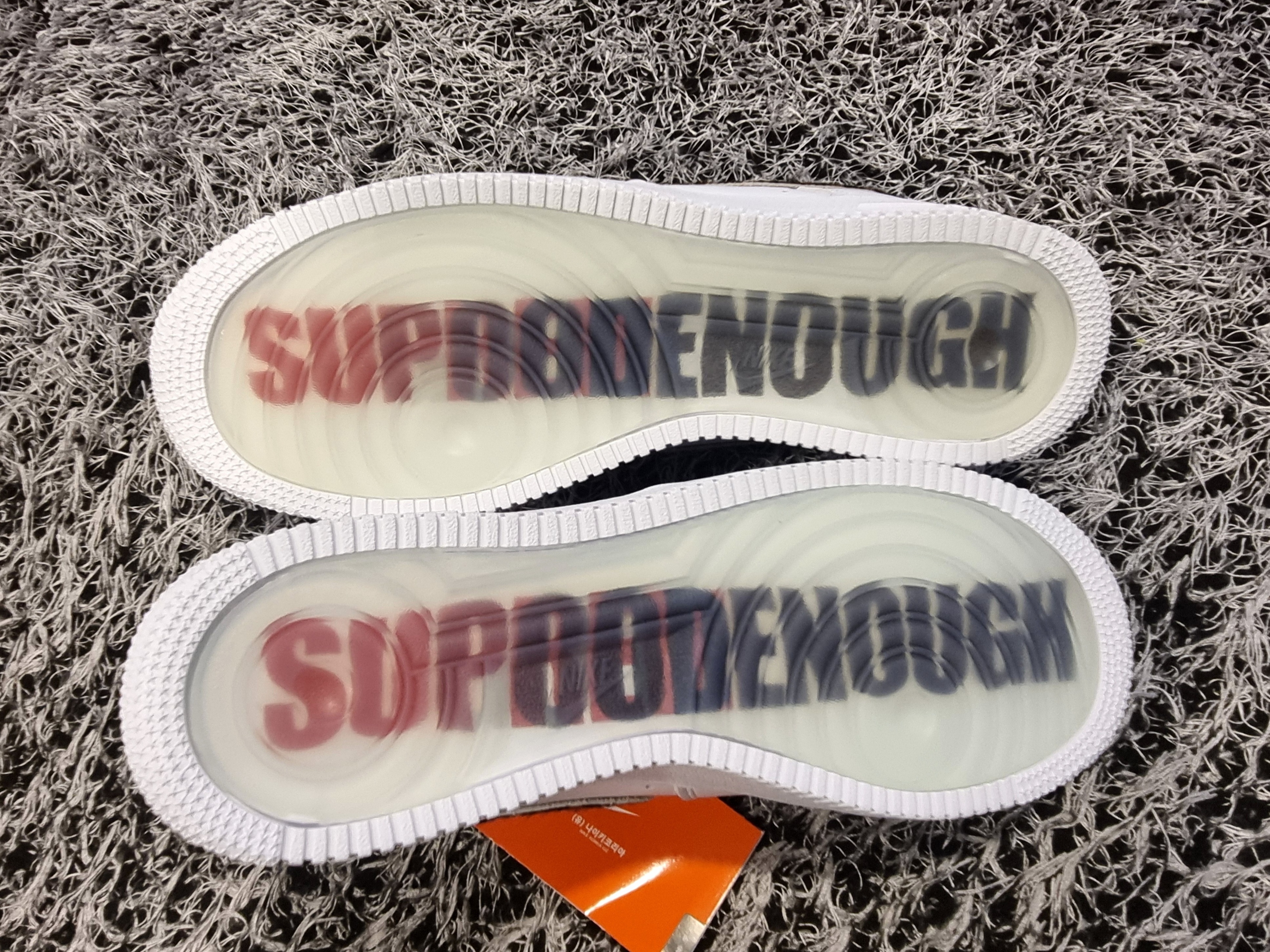 Nike x Supreme x GOODENOUGH Air Force 1 Low White - 25SS 착용 스타일 - 5