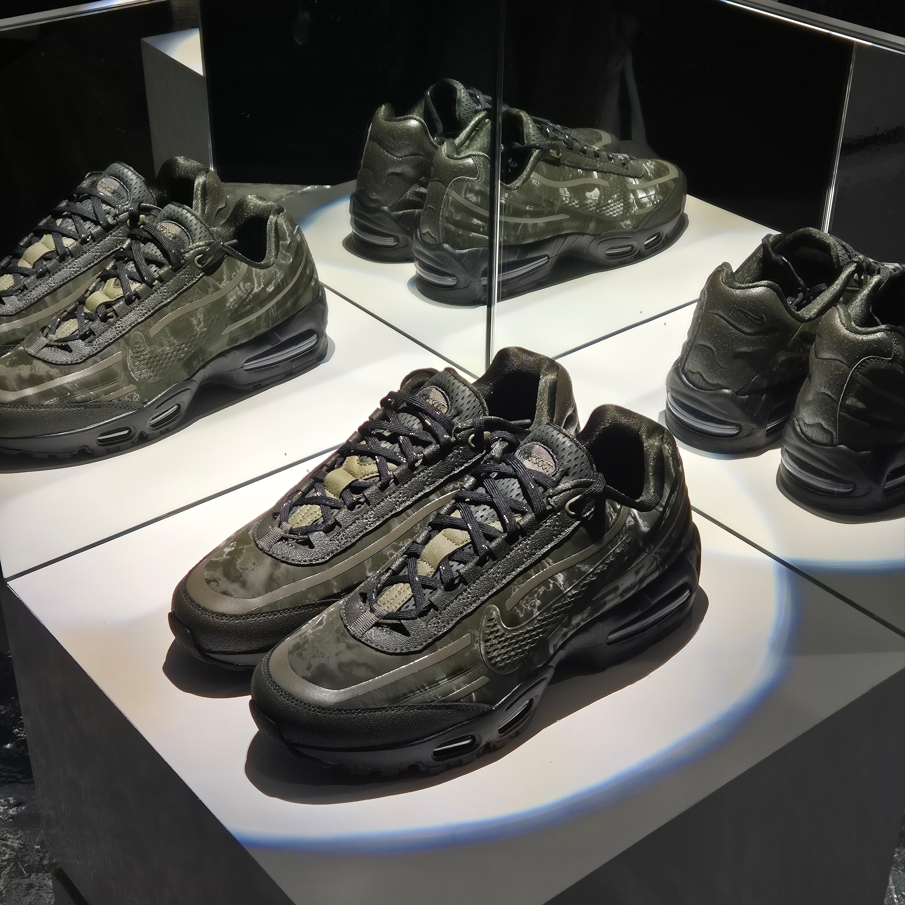 Nike x Worksout Air Max 95 Medium Olive and Sequoia 착용 스타일