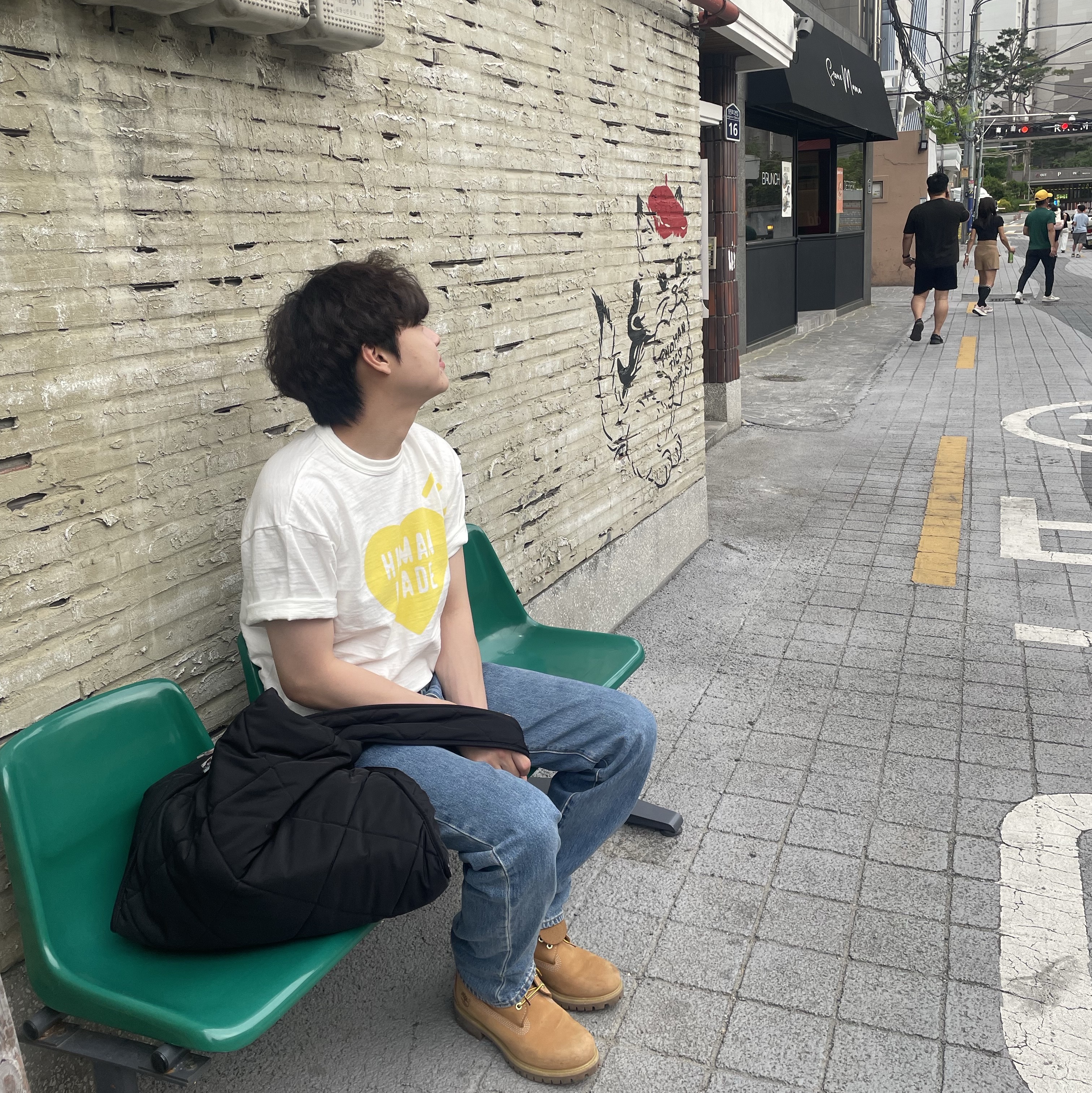 Human Made Heart T-Shirt White Yellow - Shinsaibashi Parco Store Exclusive 착용 스타일 - 2
