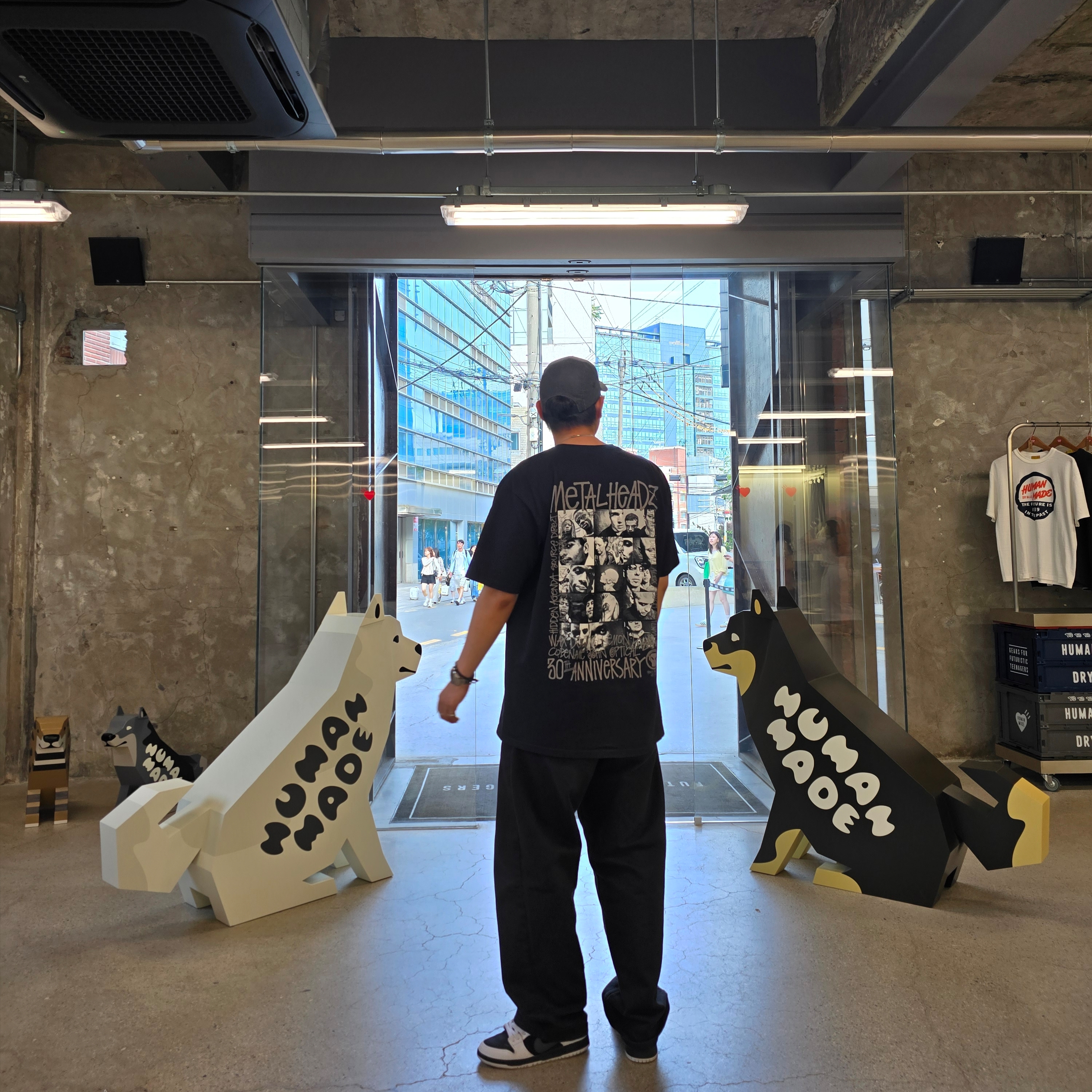 Stussy x Goldie Metalheadz 30 T-Shirt Black, Nike x Tightbooth SB Dunk Low Pro Black and White 착용 스타일 - 1