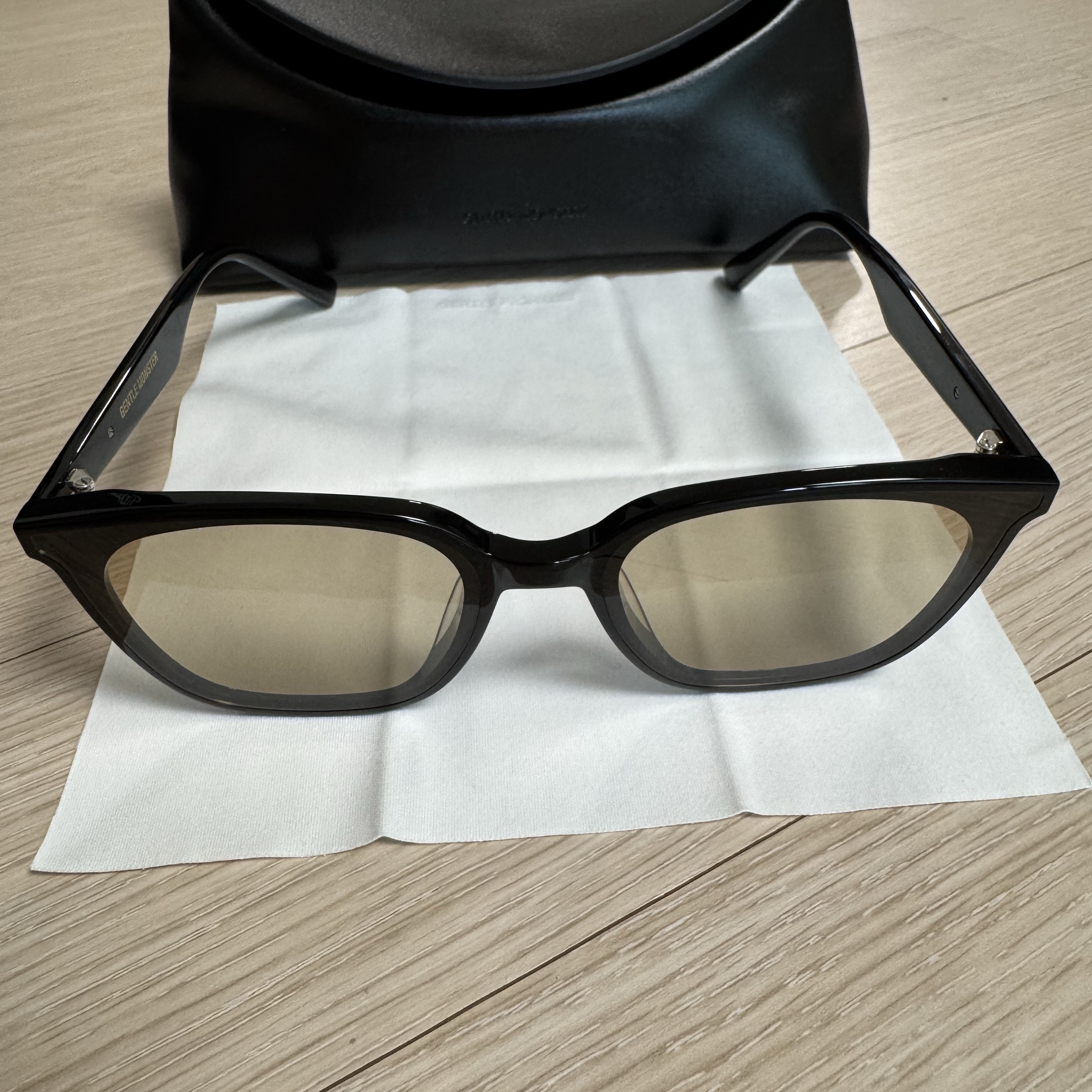 Gentle Monster Lilit 01 BR Black Brown 착용 스타일