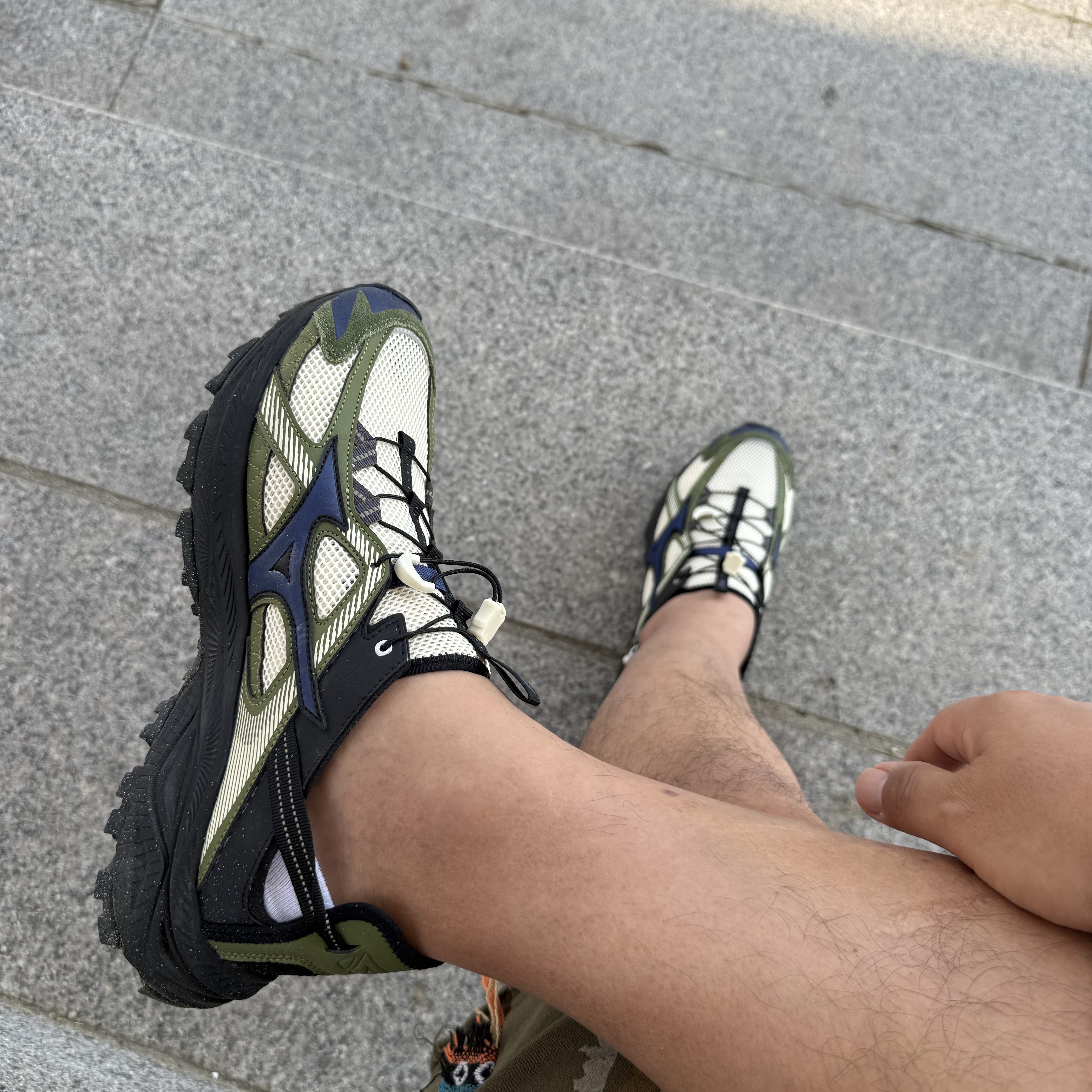 Mizuno Racer Trail SE Khaki 착용 스타일 - 1