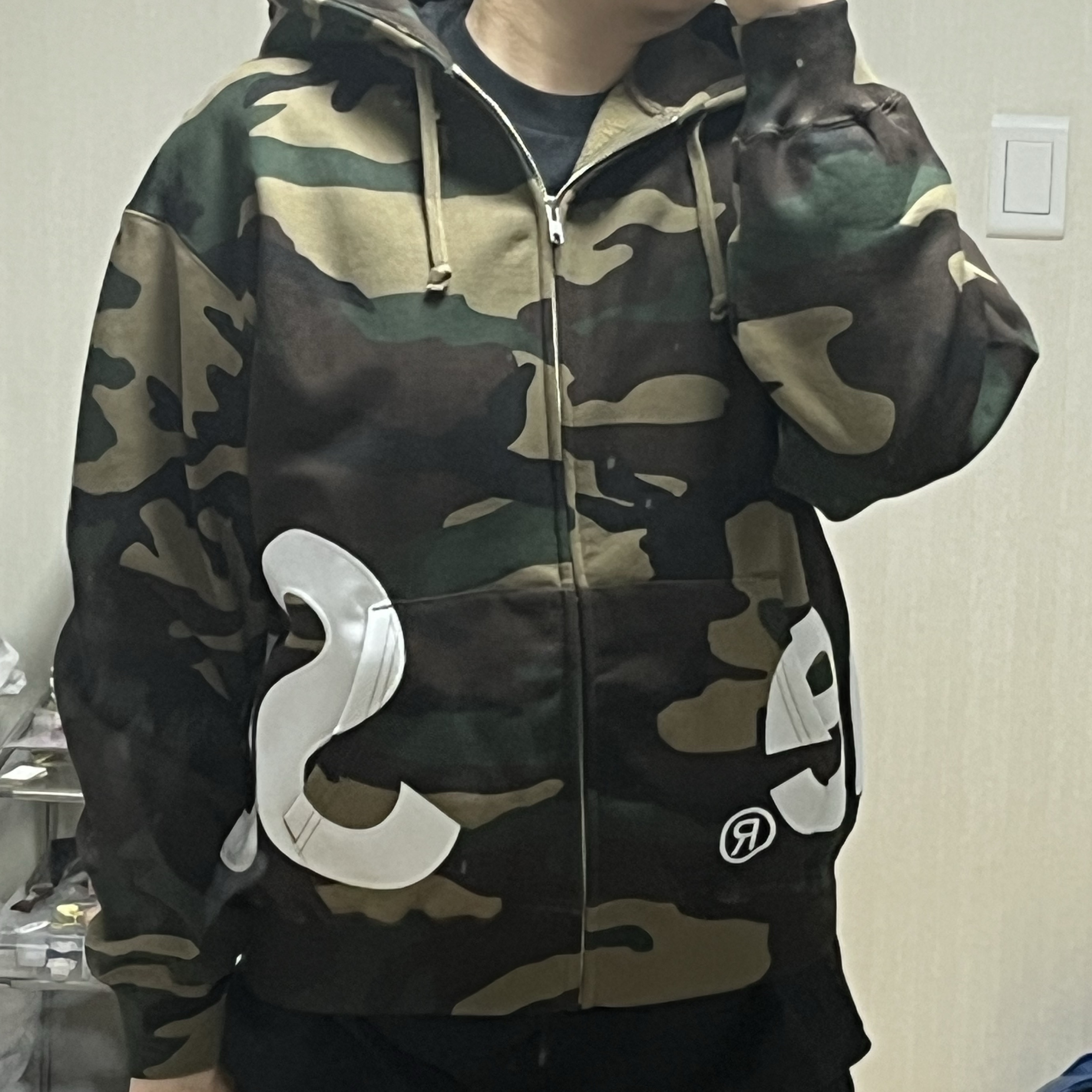 Supreme Big Logo Zip Up Hooded Sweatshirt Woodland Camo - 25SS 착용 스타일