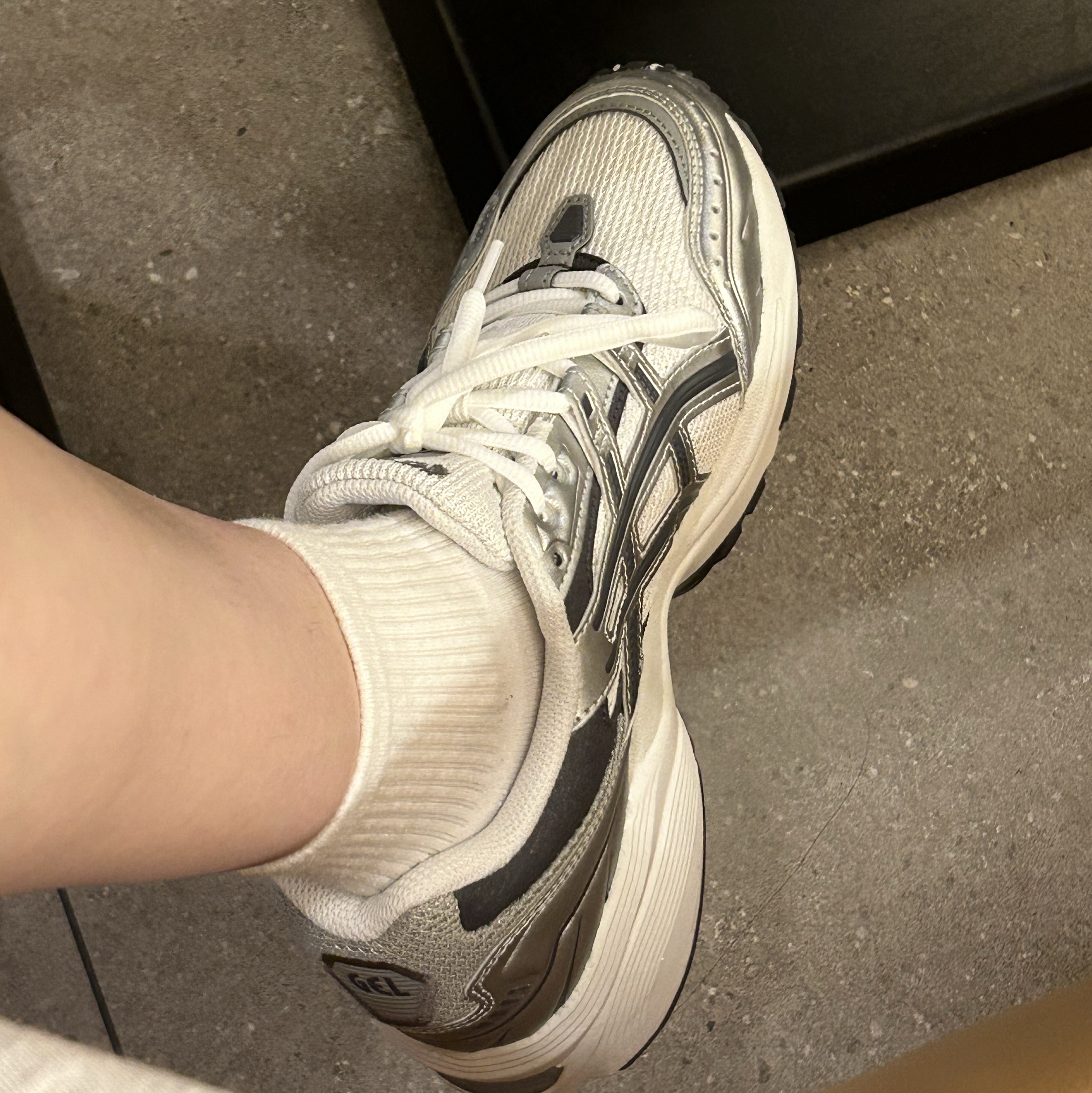 Asics Gel-1090 White Silver 착용 스타일