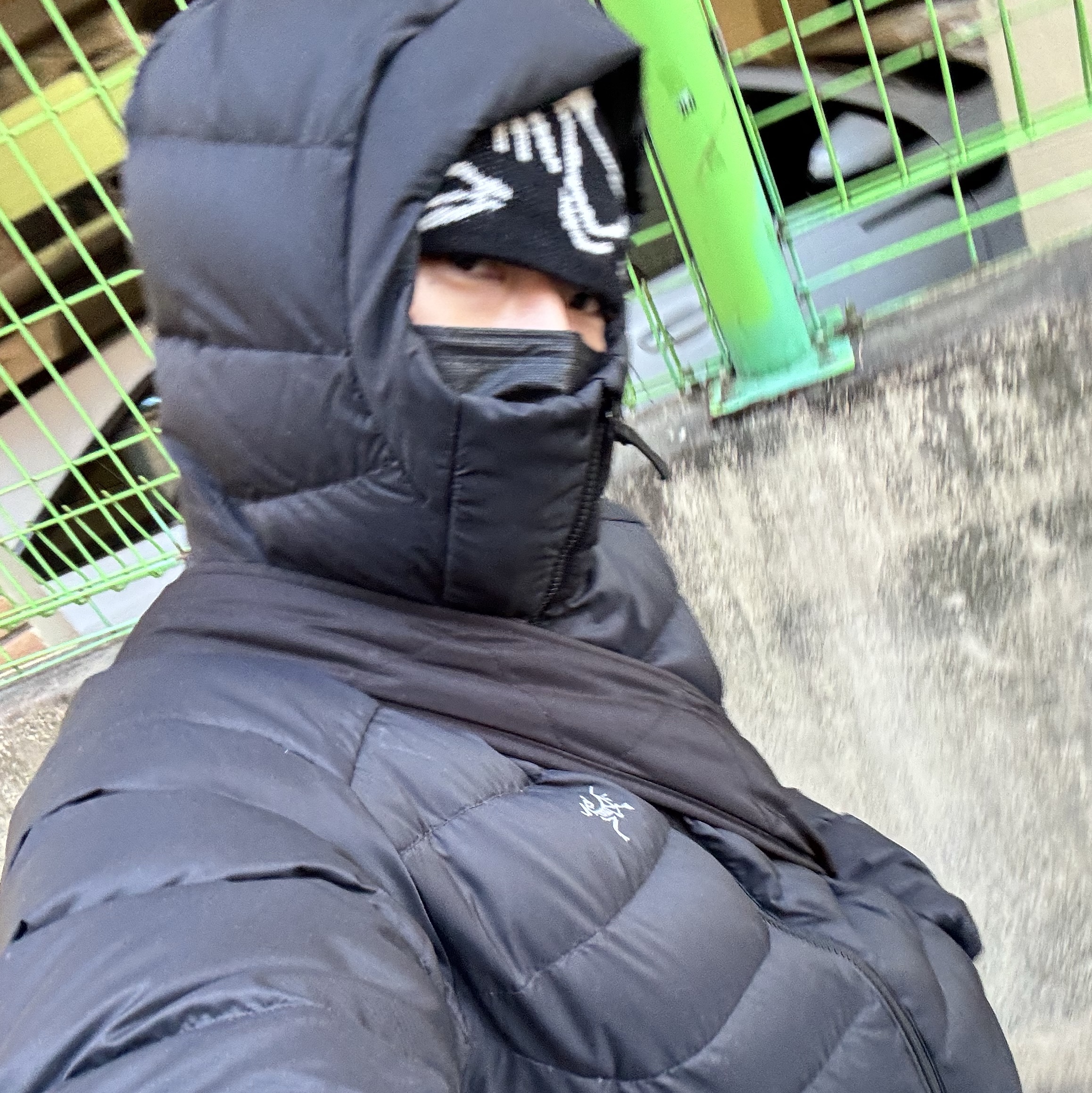 Arc'teryx Thorium Hoody Black, Arc'teryx Bird Head Toque Orca 착용 스타일 - 2