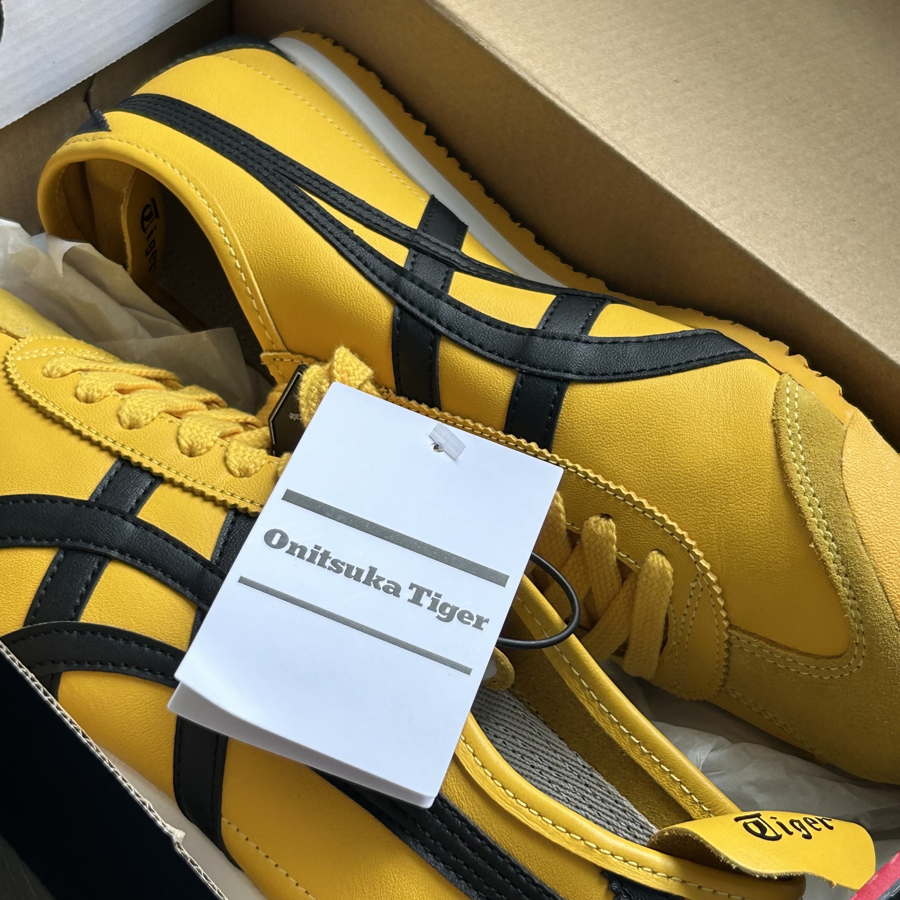Onitsuka Tiger Mexico 66 Yellow Black 착용 스타일