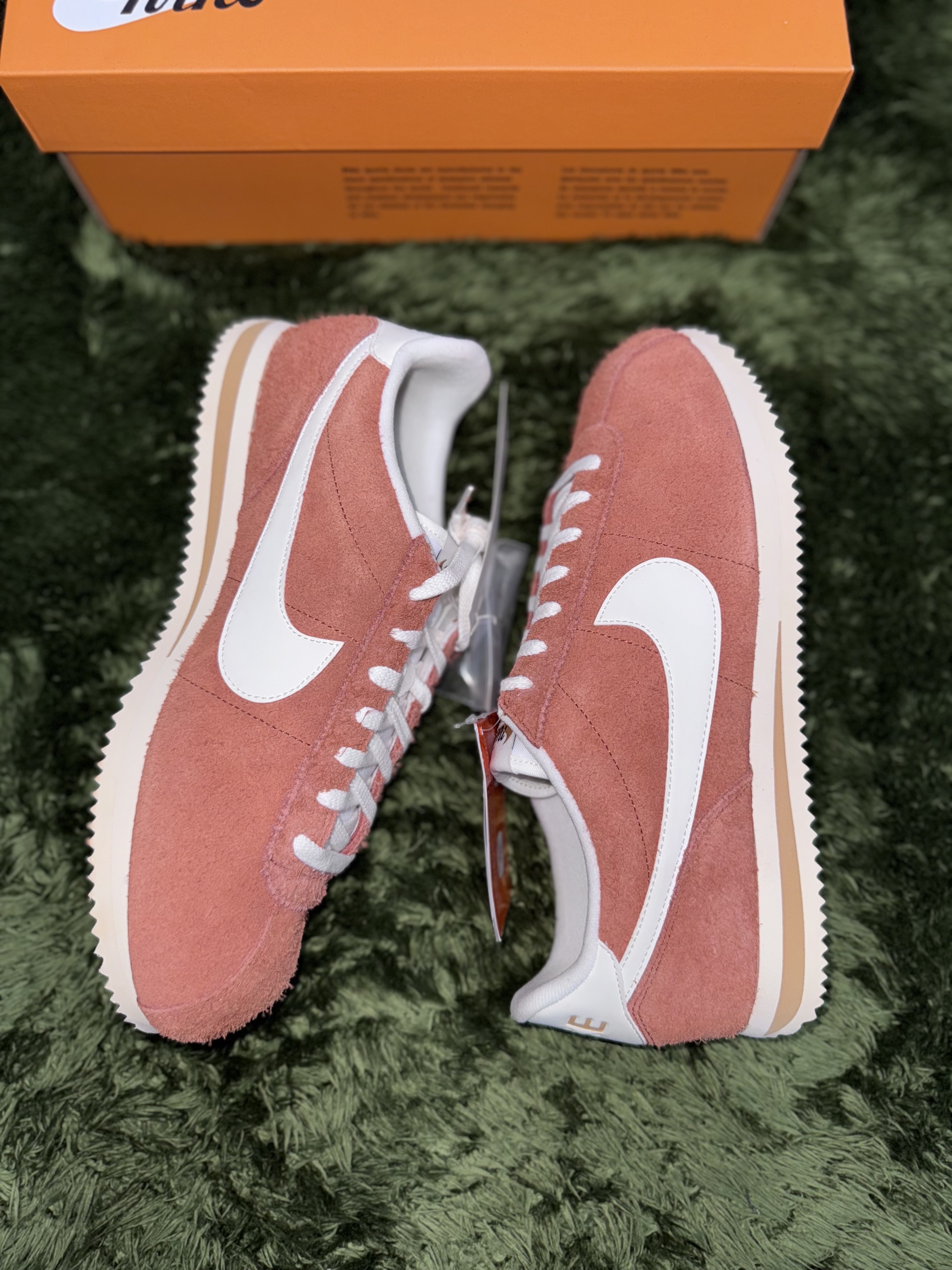 Nike Cortez SE Dark Russet Flax 착용 스타일 - 5