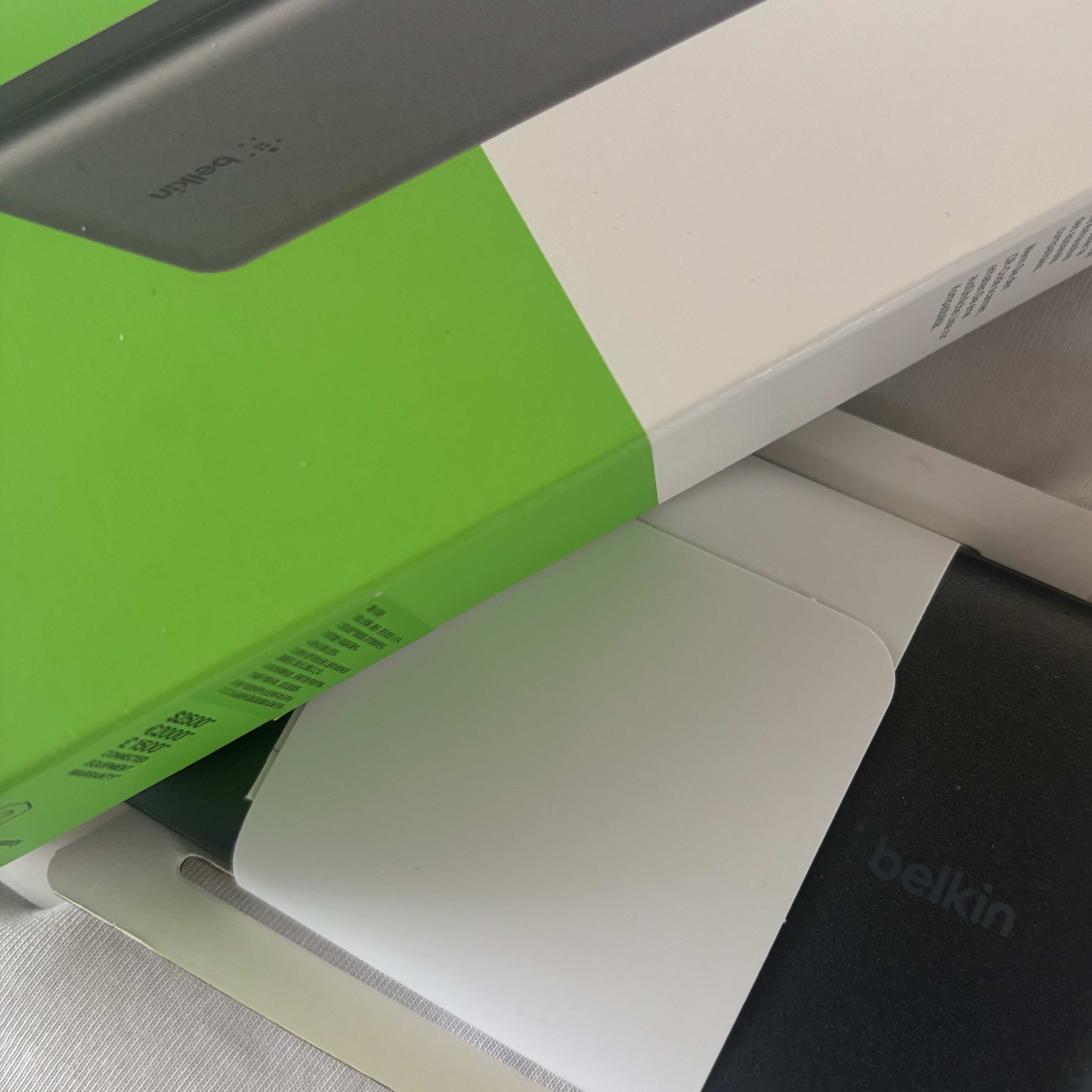 Belkin 10000mAh 3-port 15W PD Quick charge battery BPB011bt Gray 착용 스타일