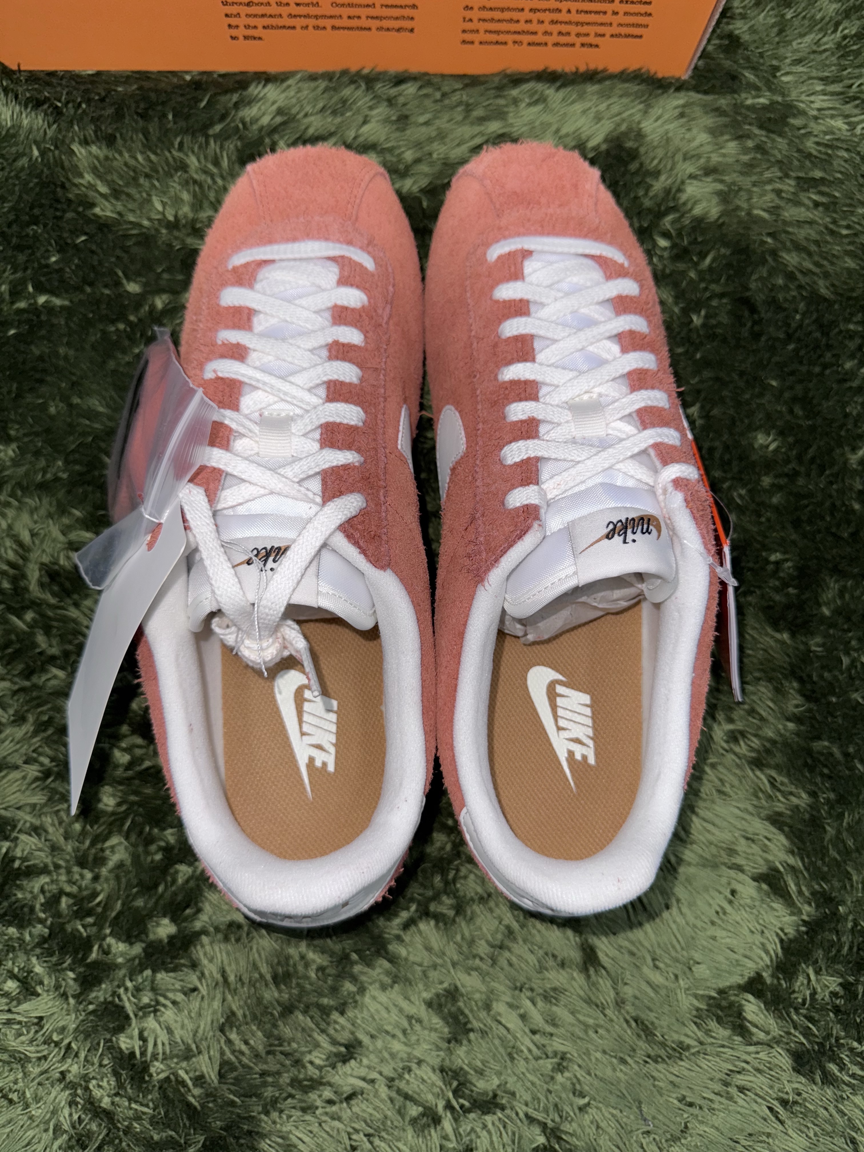 Nike Cortez SE Dark Russet Flax 착용 스타일 - 3