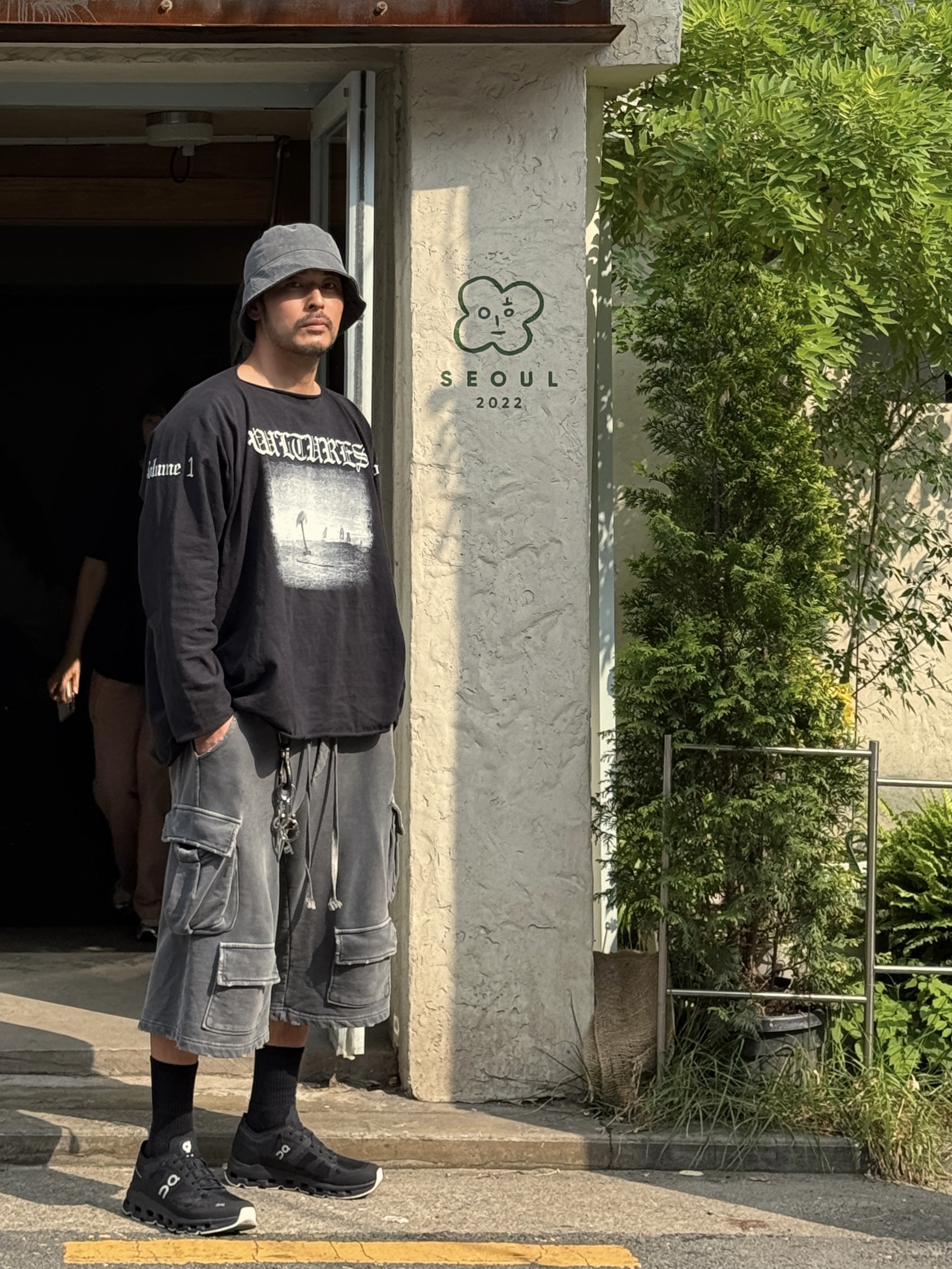On Running x Sail Racing Cloud Regatta 999 Black, Yeezy Vultures 2 Long T-Shirt Black 착용 스타일 - 8