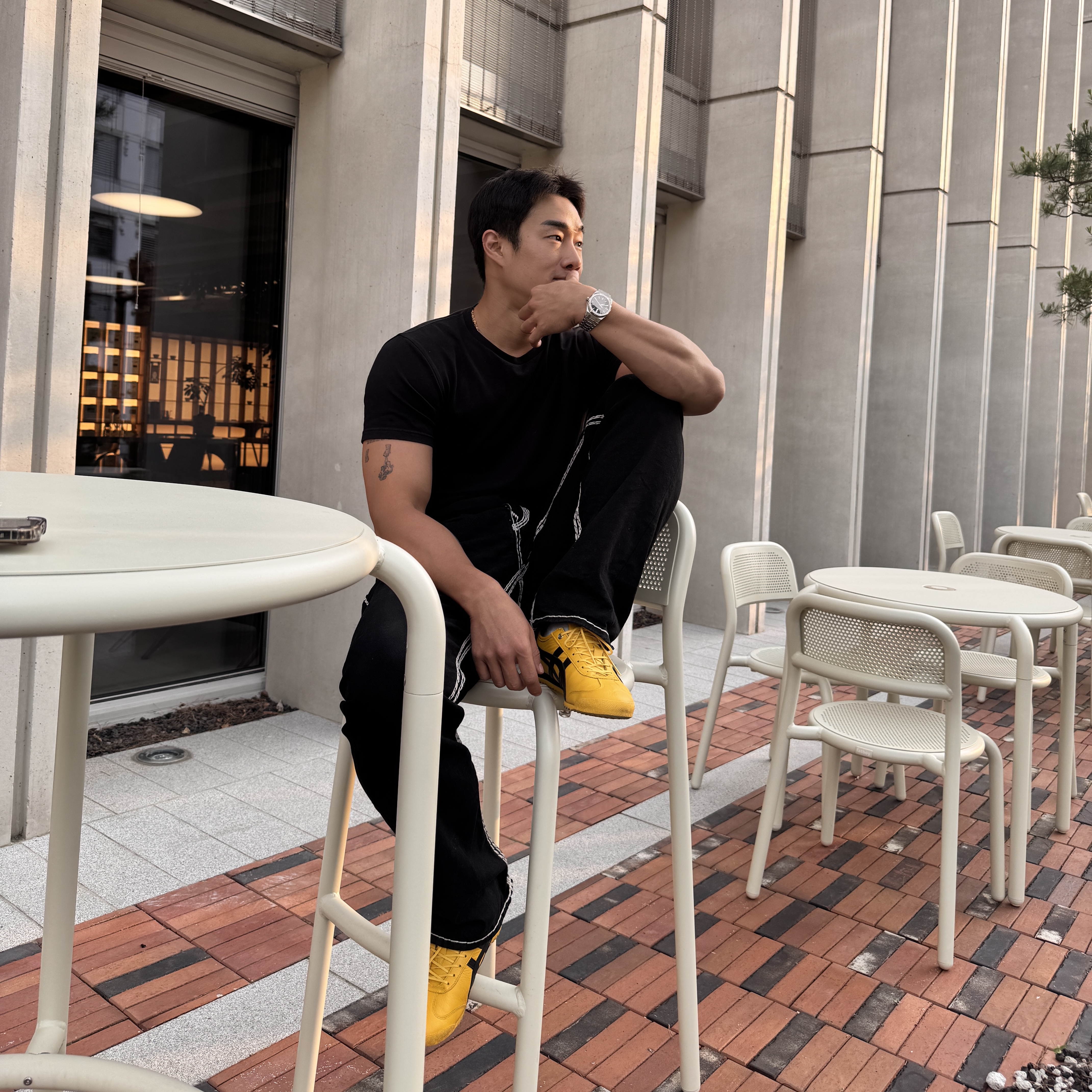 Onitsuka Tiger Mexico 66 SD Yellow Black 착용 스타일 - 2