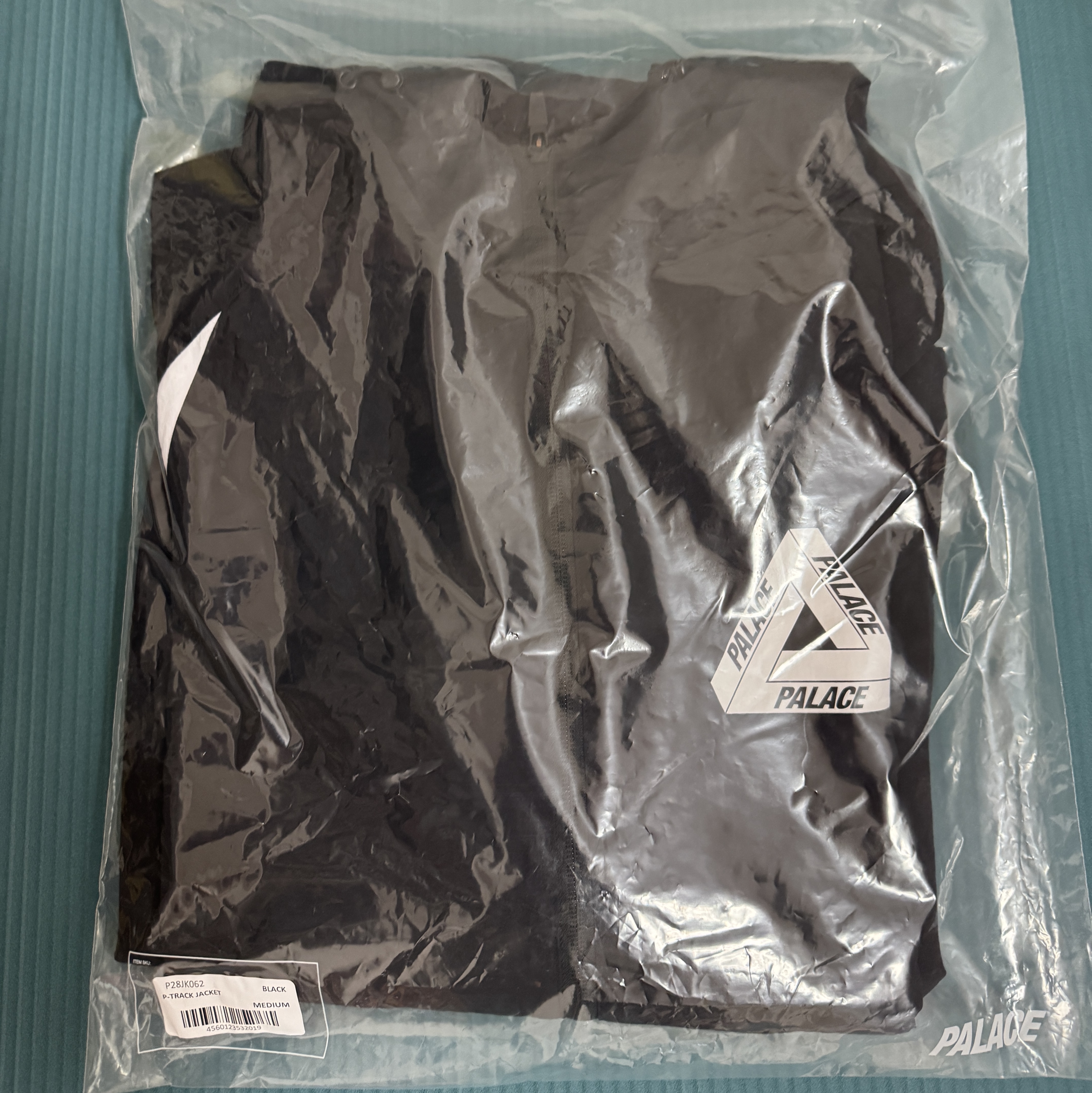 Palace P-Track Jacket Black - 25SS 착용 스타일