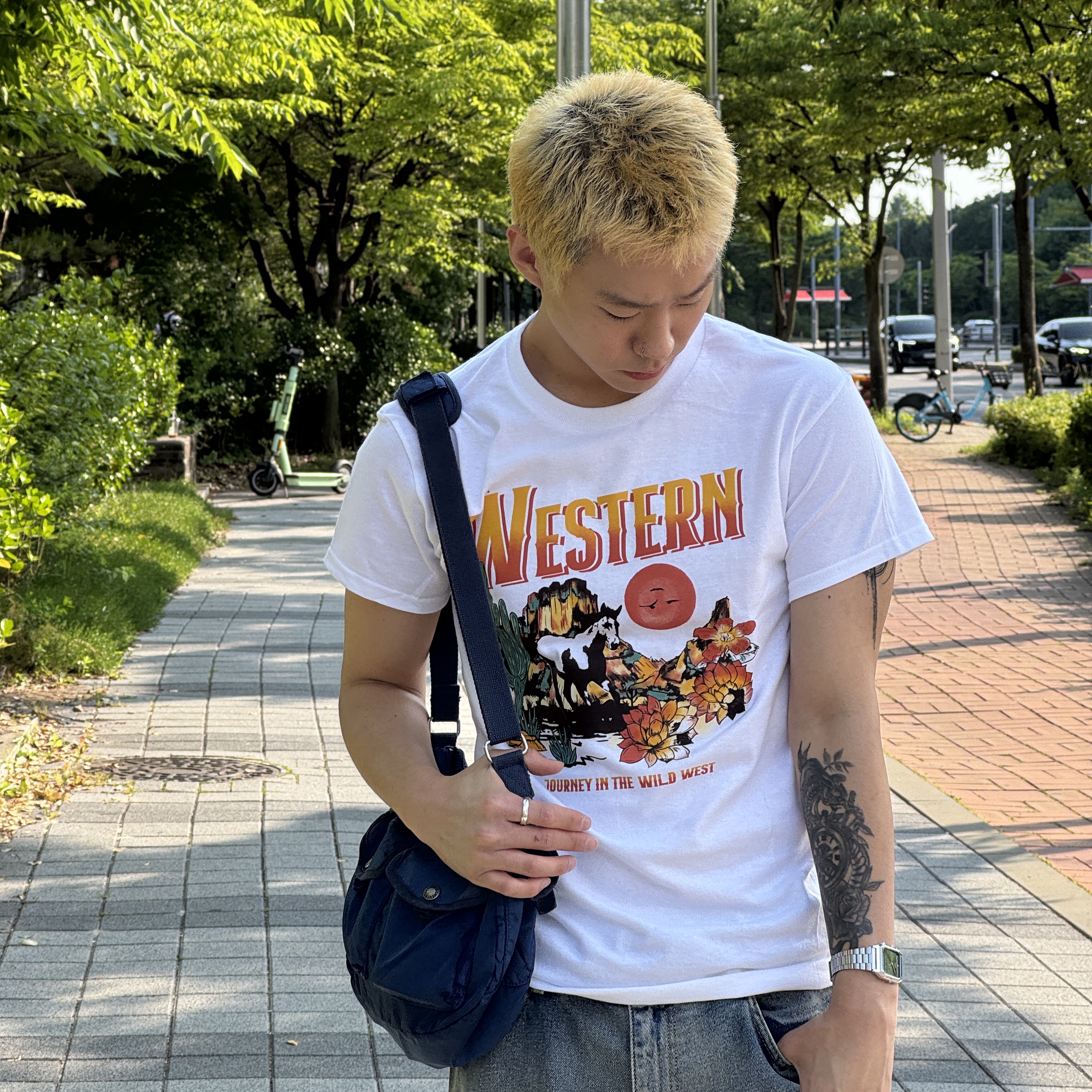Gildan X American Collection Western T-Shirt White 착용 스타일 - 2