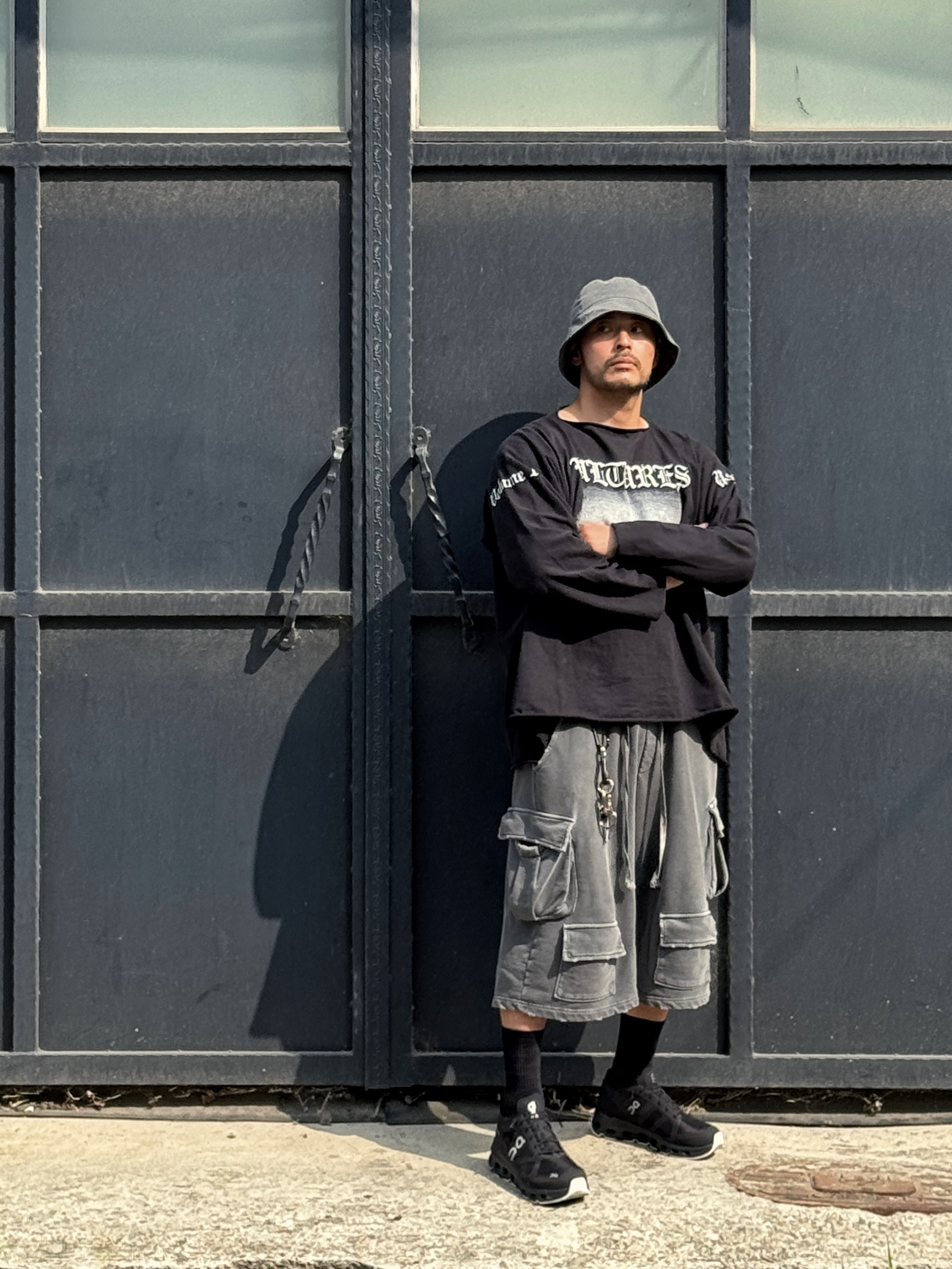 On Running x Sail Racing Cloud Regatta 999 Black, Yeezy Vultures 2 Long T-Shirt Black 착용 스타일 - 3