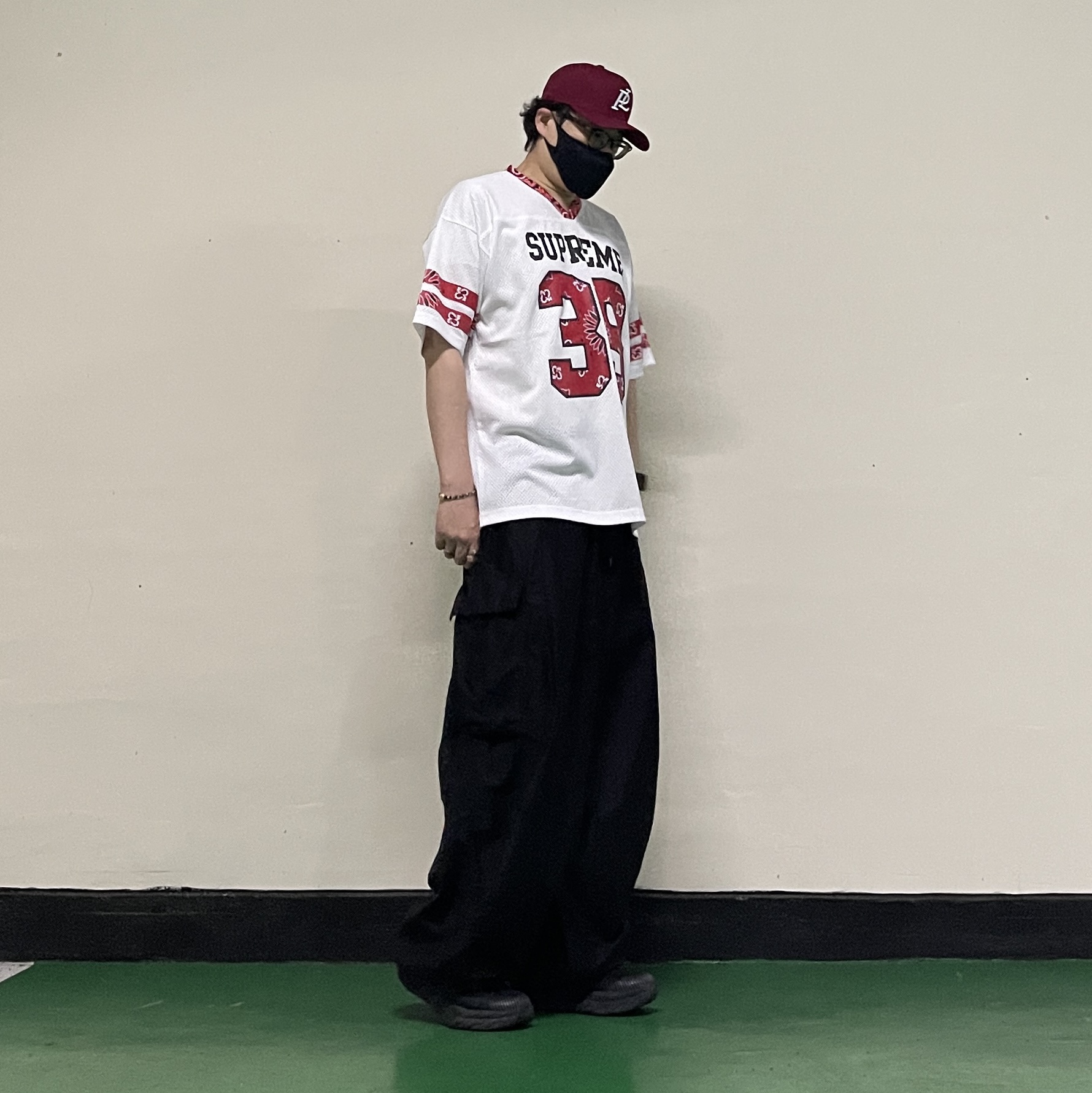 Palace P Frame 5-Panel Berg - 25SS, Supreme Bandana Football Jersey White - 25SS 착용 스타일 - 2