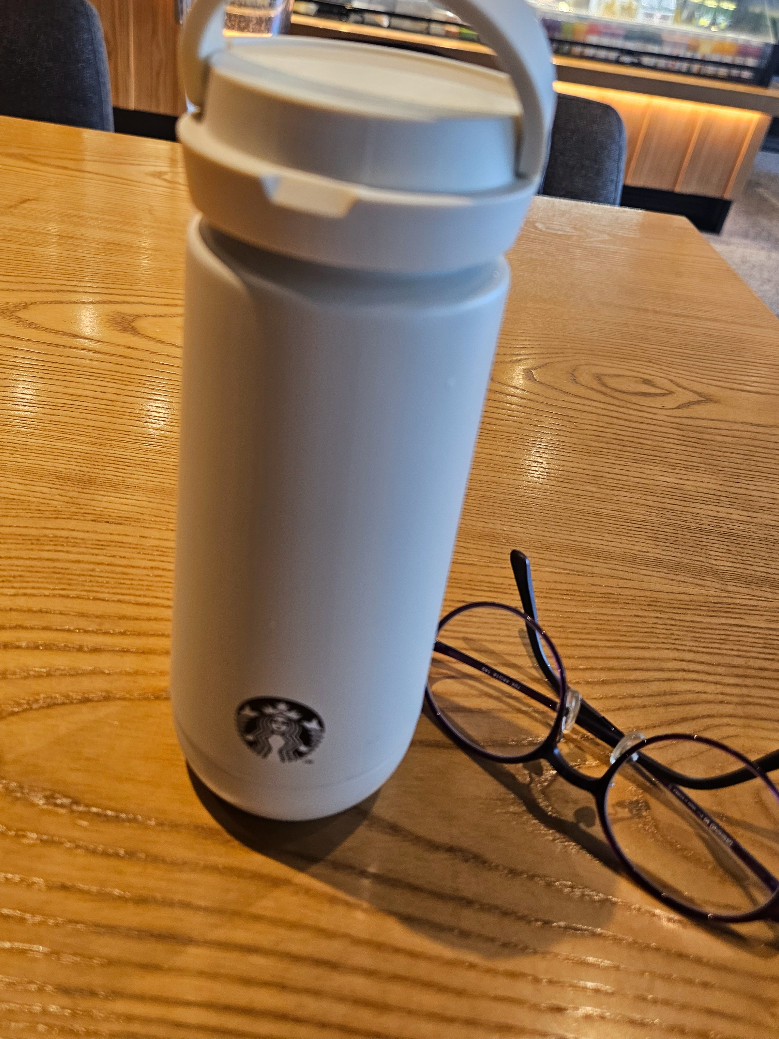 Starbucks x Lacoste Wide Folding Chair Green, Pop Mart The Monsters Labubu Tasty Macarons Series Sealed Case (6 Blind Boxes) 착용 스타일 - 2