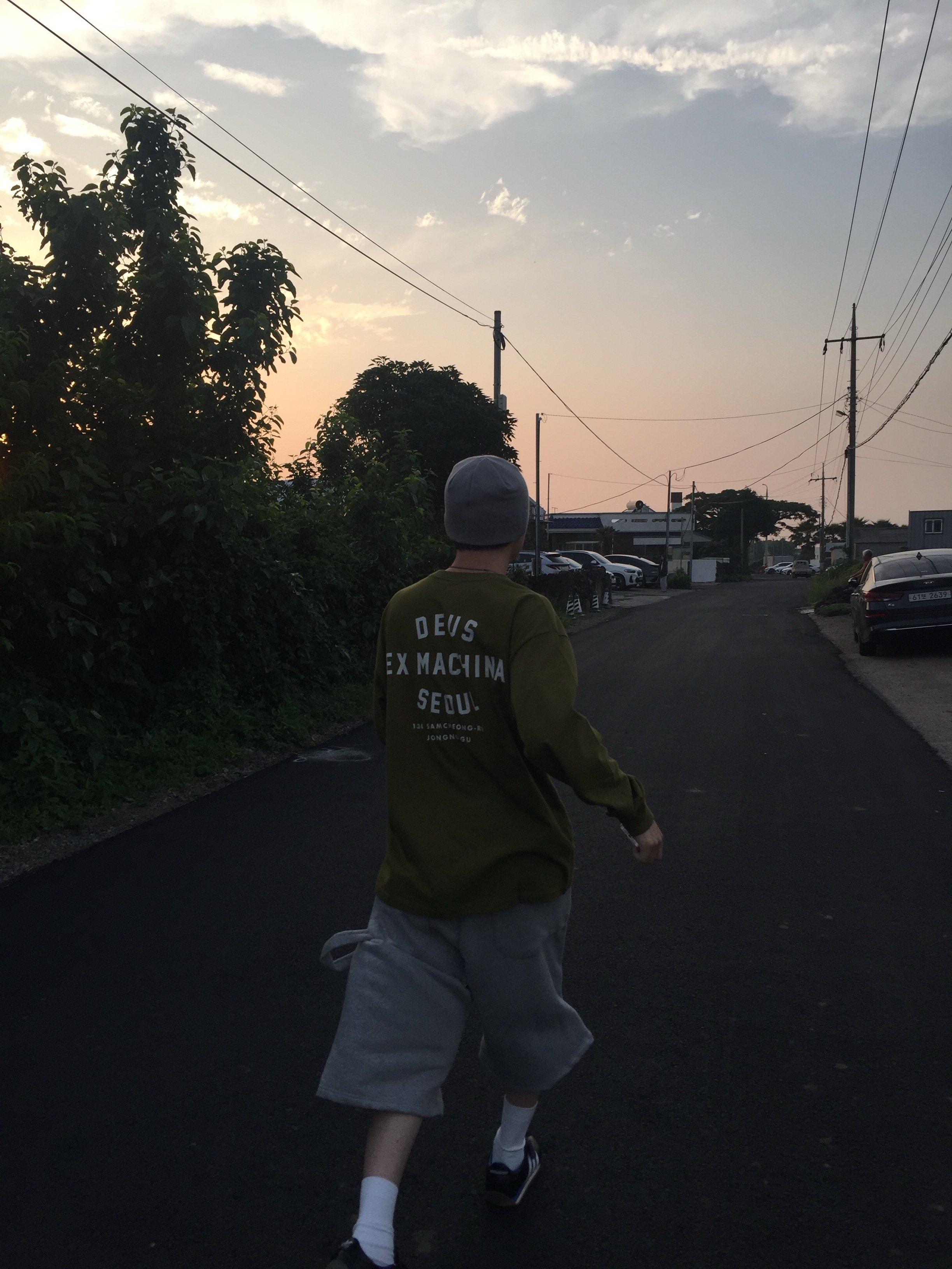 Deus Ex Machina Samcheong College T-Shirt Rover Green, Adidas x Yeseyesee Country OG Core Black Cloud White 착용 스타일 - 1