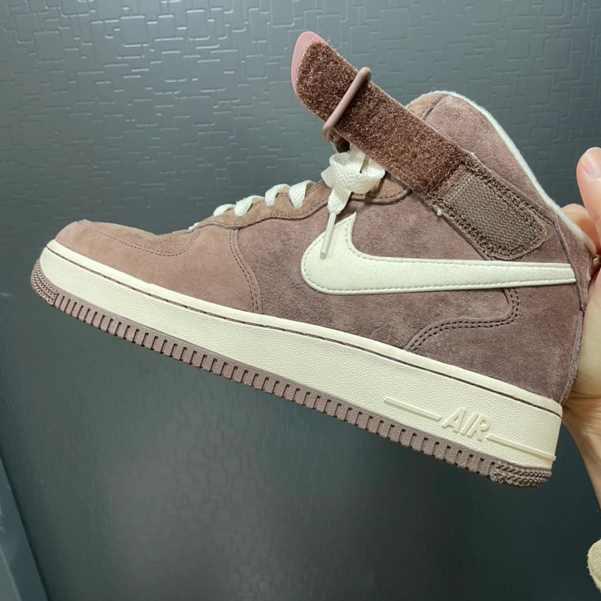 Nike Air Force 1 Mid '07 QS Chocolate 착용 스타일