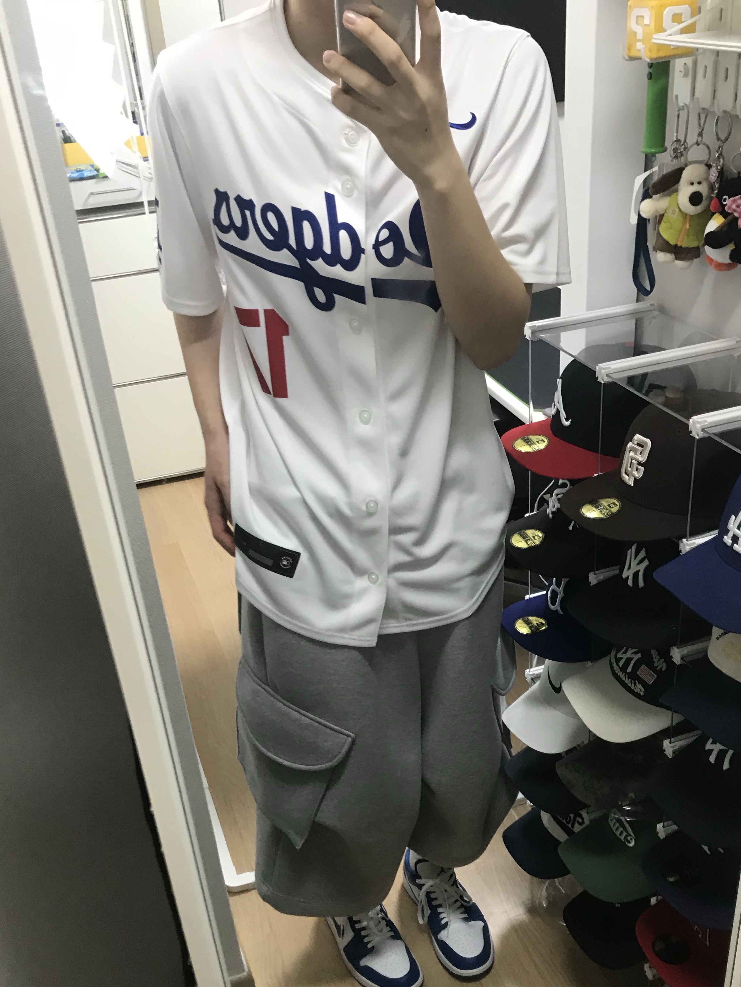 Nike MLB Los Angeles Dodgers Shohei Ohtani Home Limited Jersey White, (W) Jordan 1 Low White Dark Marina Blue 착용 스타일 - 1