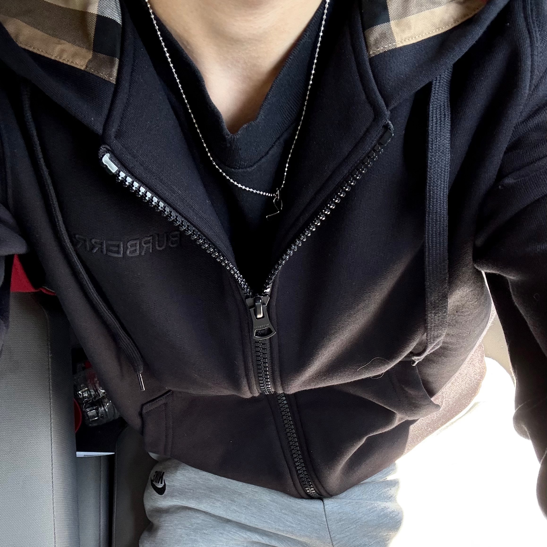 Burberry Check Hood Cotton Zip Hoodie Black Archive Beige 착용 스타일