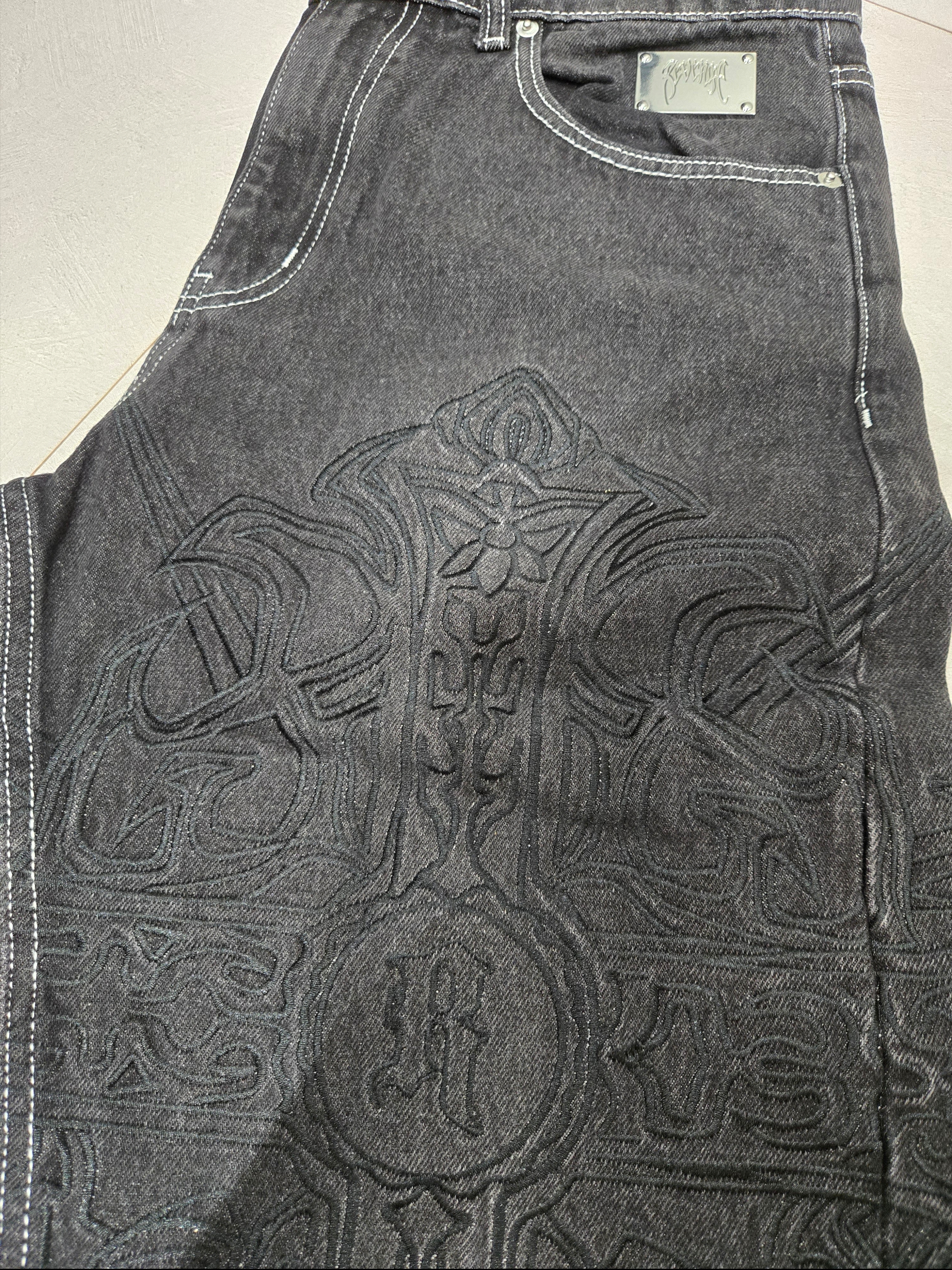 Revenge Spike Cross Embroidered Denim Pant Black - 25SS 착용 스타일
