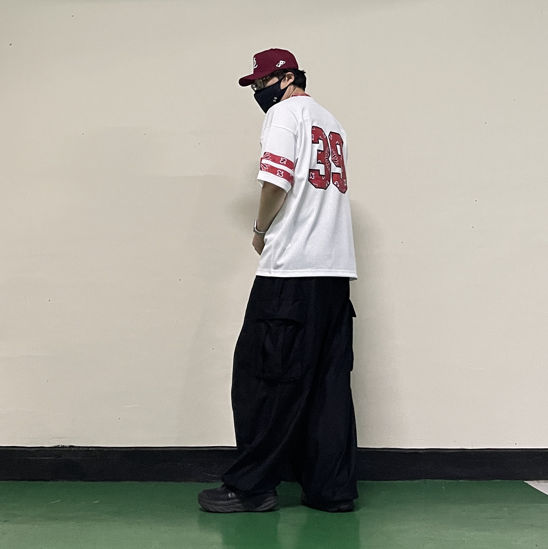 Palace P Frame 5-Panel Berg - 25SS, Supreme Bandana Football Jersey White - 25SS 착용 스타일 - 3
