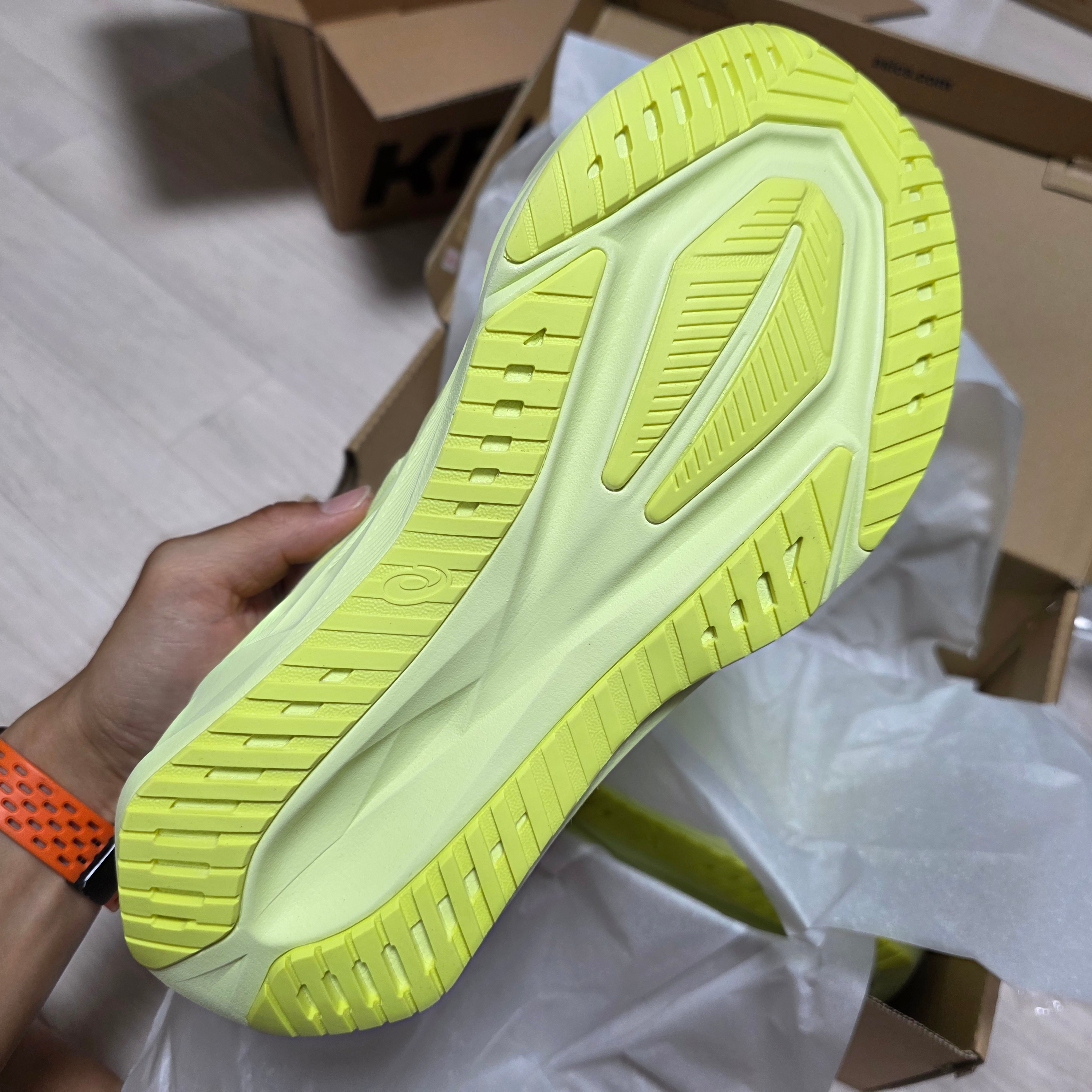Asics Novablast 5 Lite Show Huddle Yellow 착용 스타일 - 8