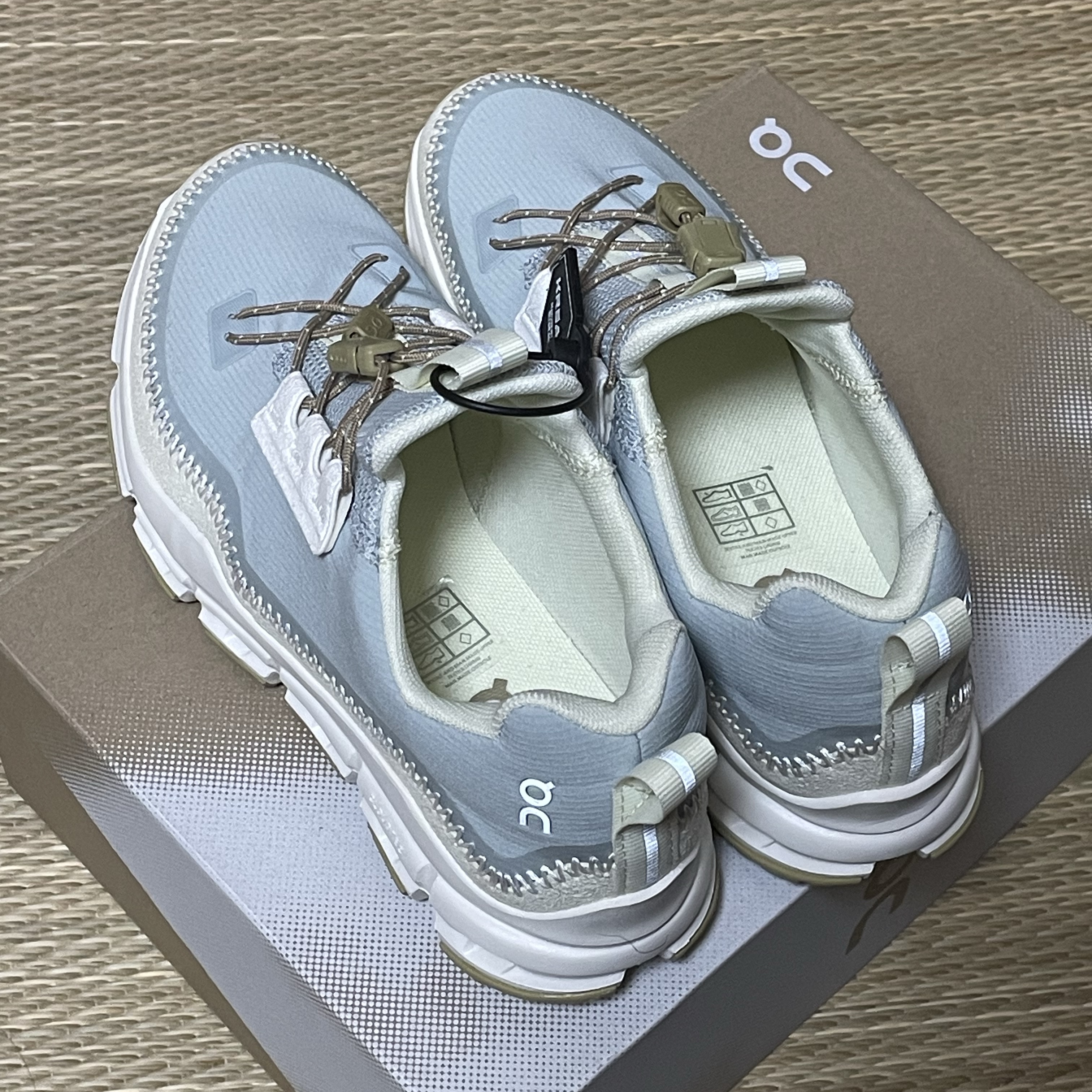 (W) On Running Cloudaway Glacier Seedling 착용 스타일