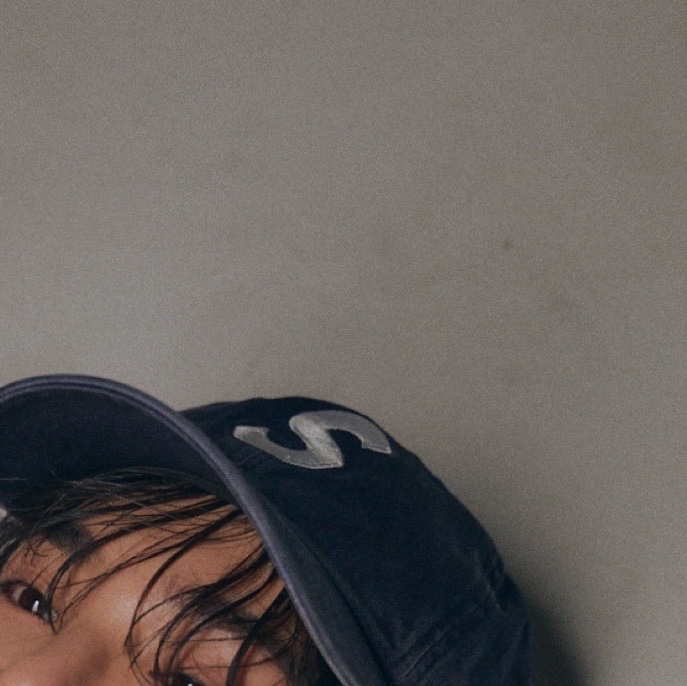 Supreme Pigment S Logo 6-Panel Navy - 24FW 착용 스타일