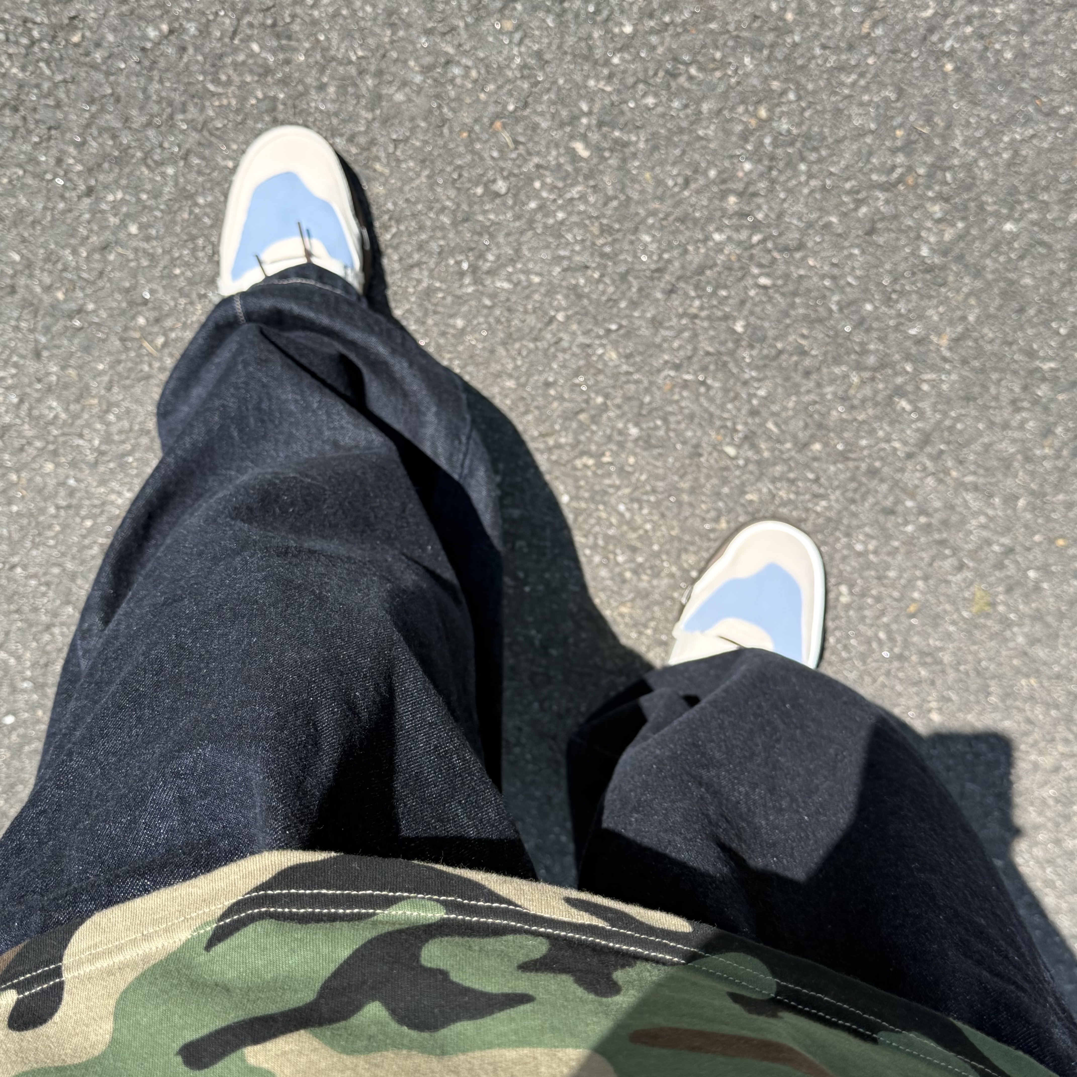 Supreme Capital S/S Top Woodland Camo - 25SS, Nike x Travis Scott Zoom Field Jaxx Pale Ivory and Leche Blue 착용 스타일 - 1
