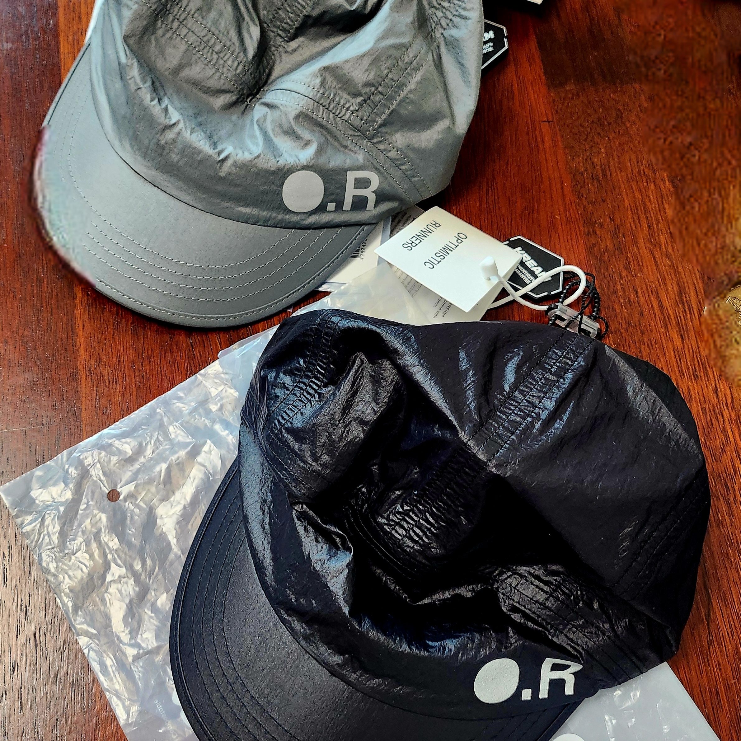 Optimistic Runners Nylon Cap Dark Grey 착용 스타일