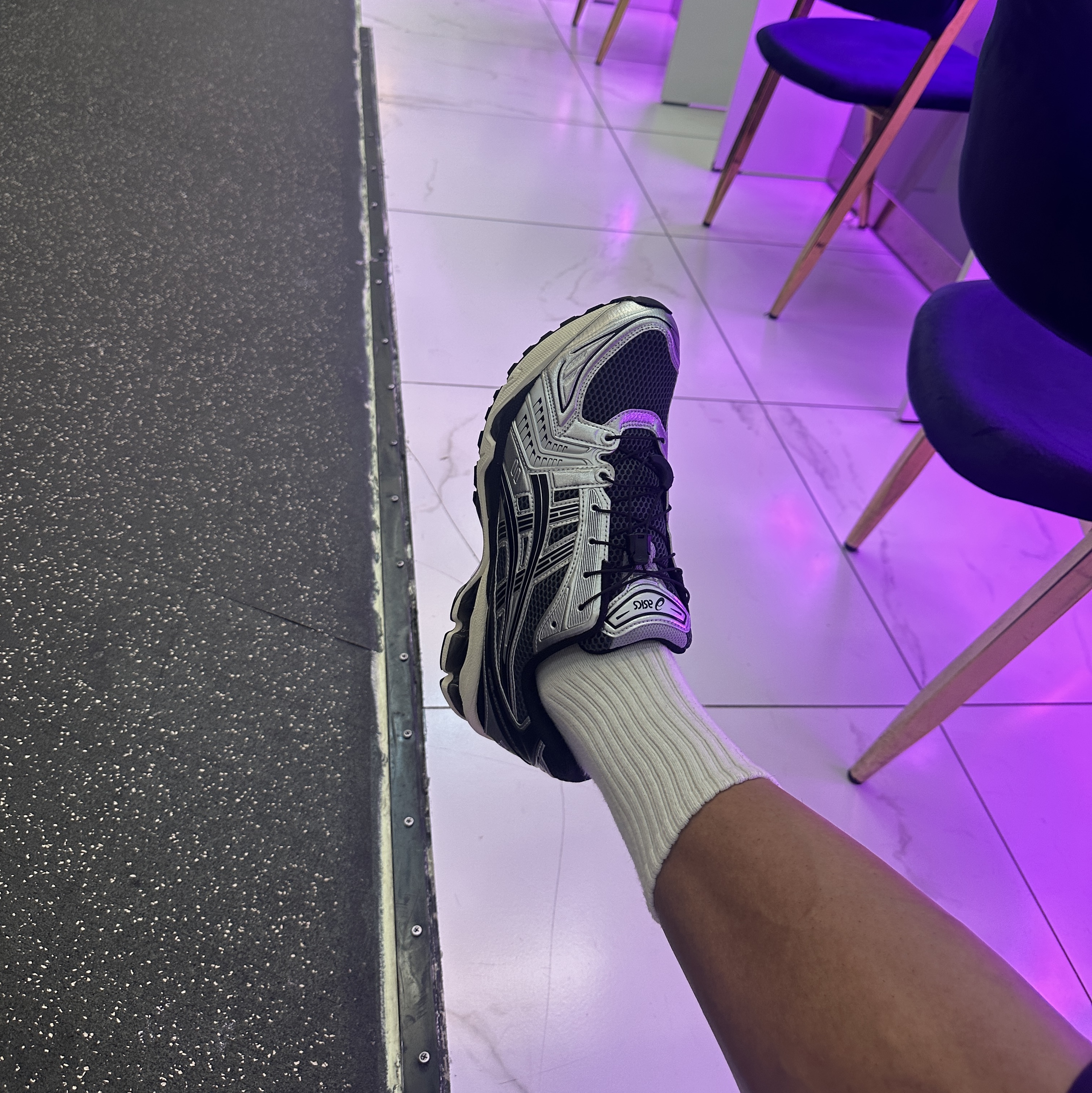 Asics Unlimited Gel-Kayano 14 Carrier Grey Black 착용 스타일 - 2