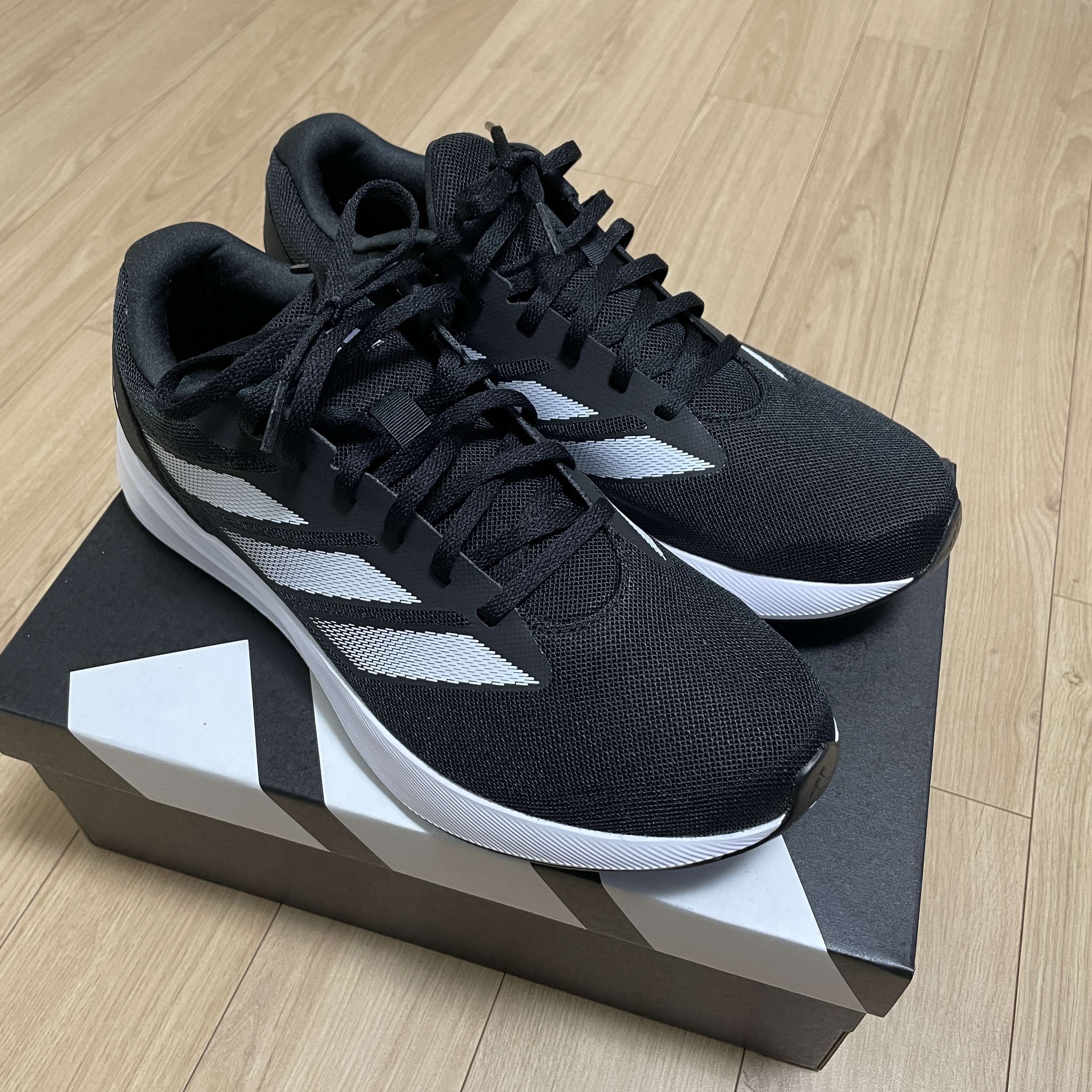 Adidas Duramo RC Core Black Cloud White 착용 스타일 - 5