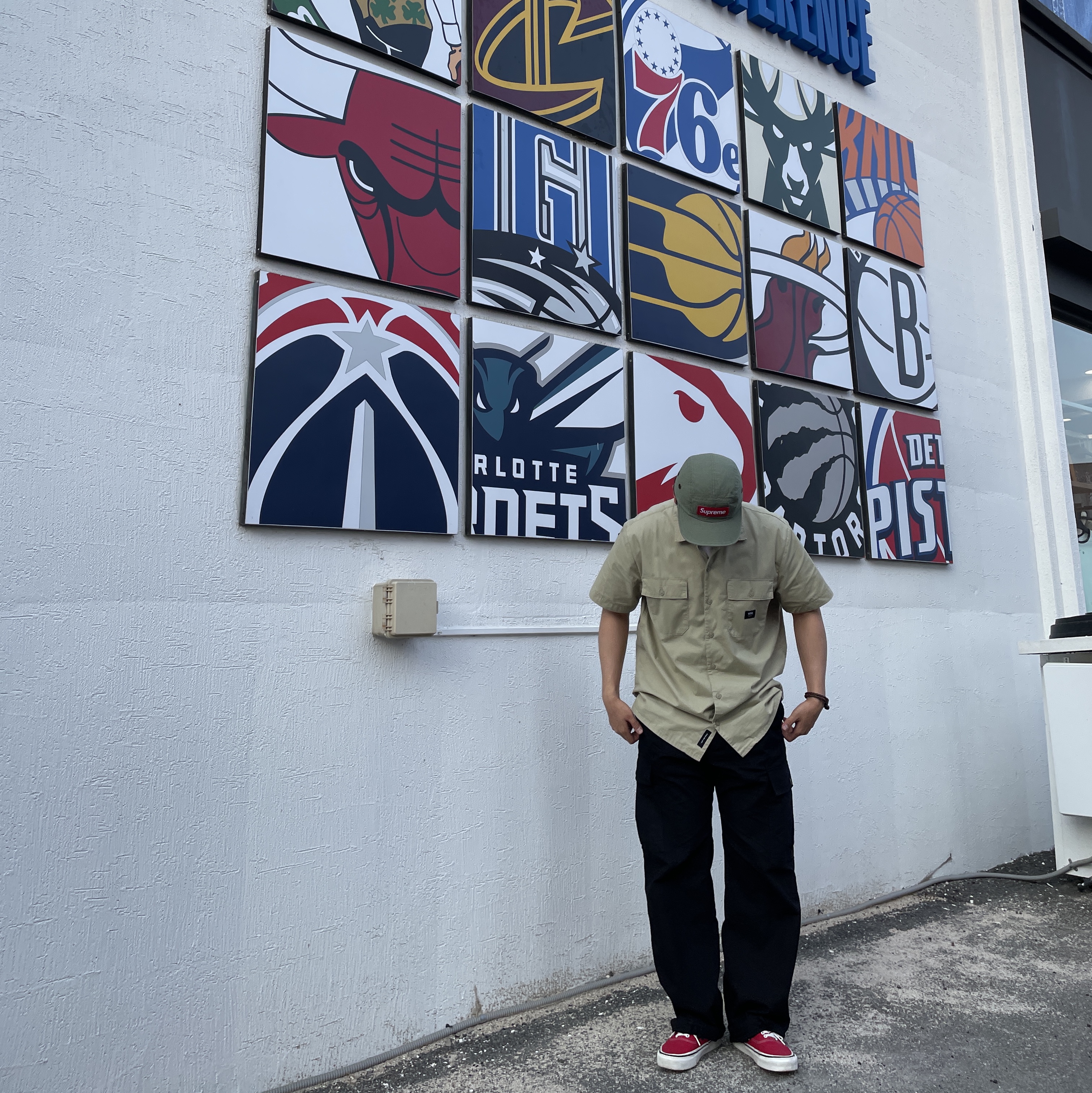 Supreme Military Camp Cap Olive - 24SS, Vans Authentic 44 DX Anaheim Factory Racing Red 착용 스타일 - 1