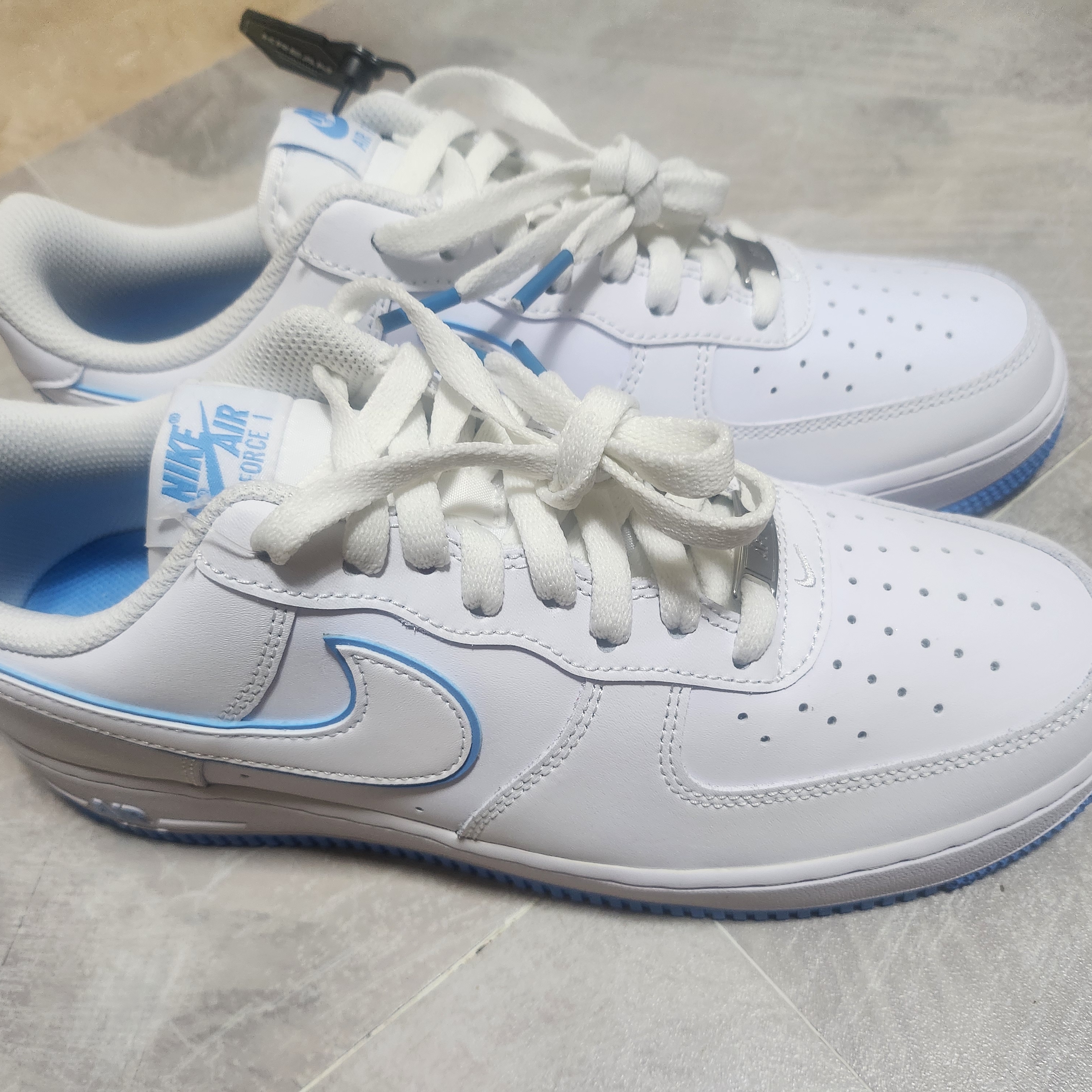 Nike Air Force 1 '07 White University Blue 착용 스타일